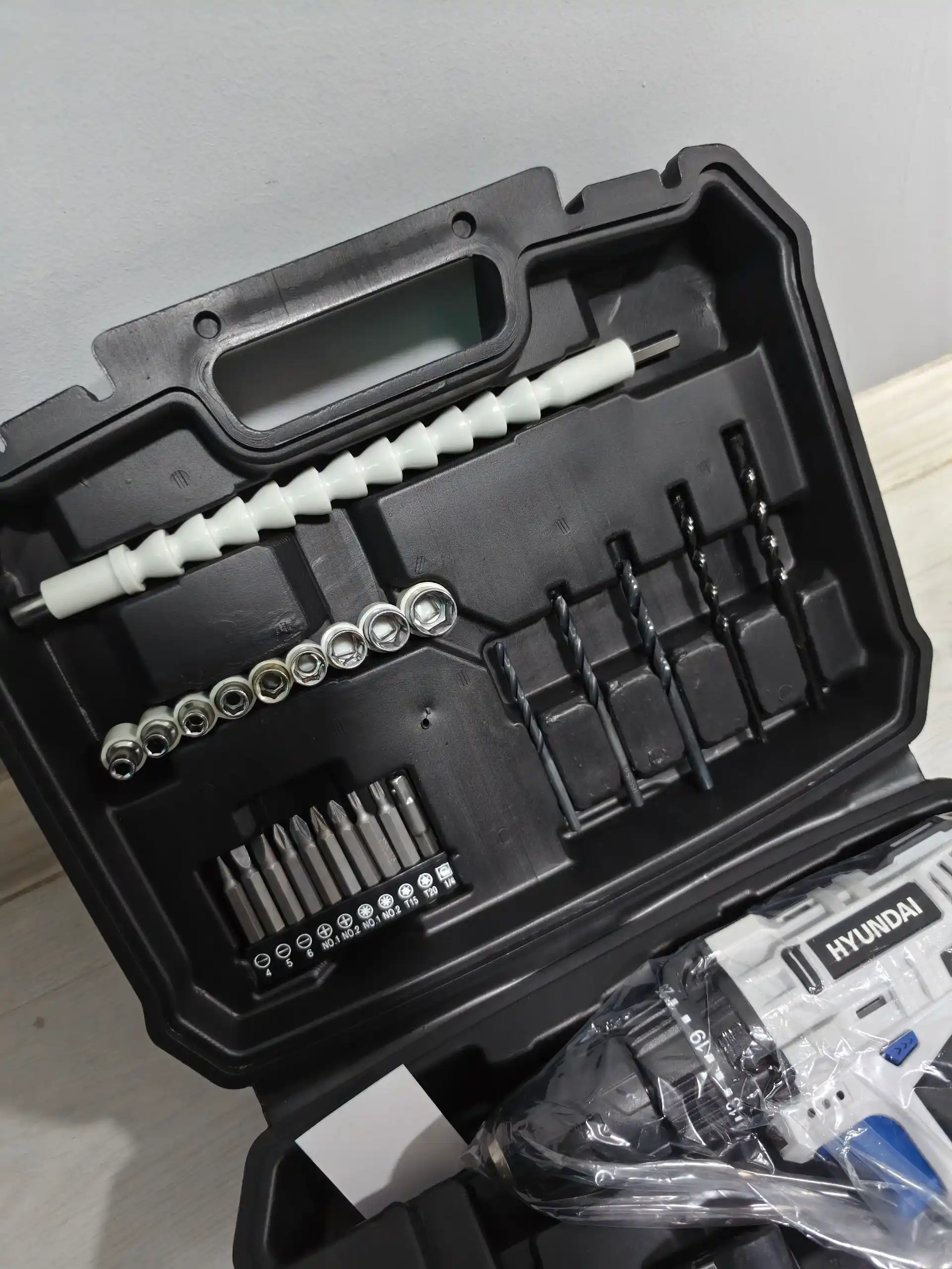 Akkumulyatorlik shurup buragich, 1 ta akkumulyator 12V/21V to'plam 27/55 talik HYUNDAI