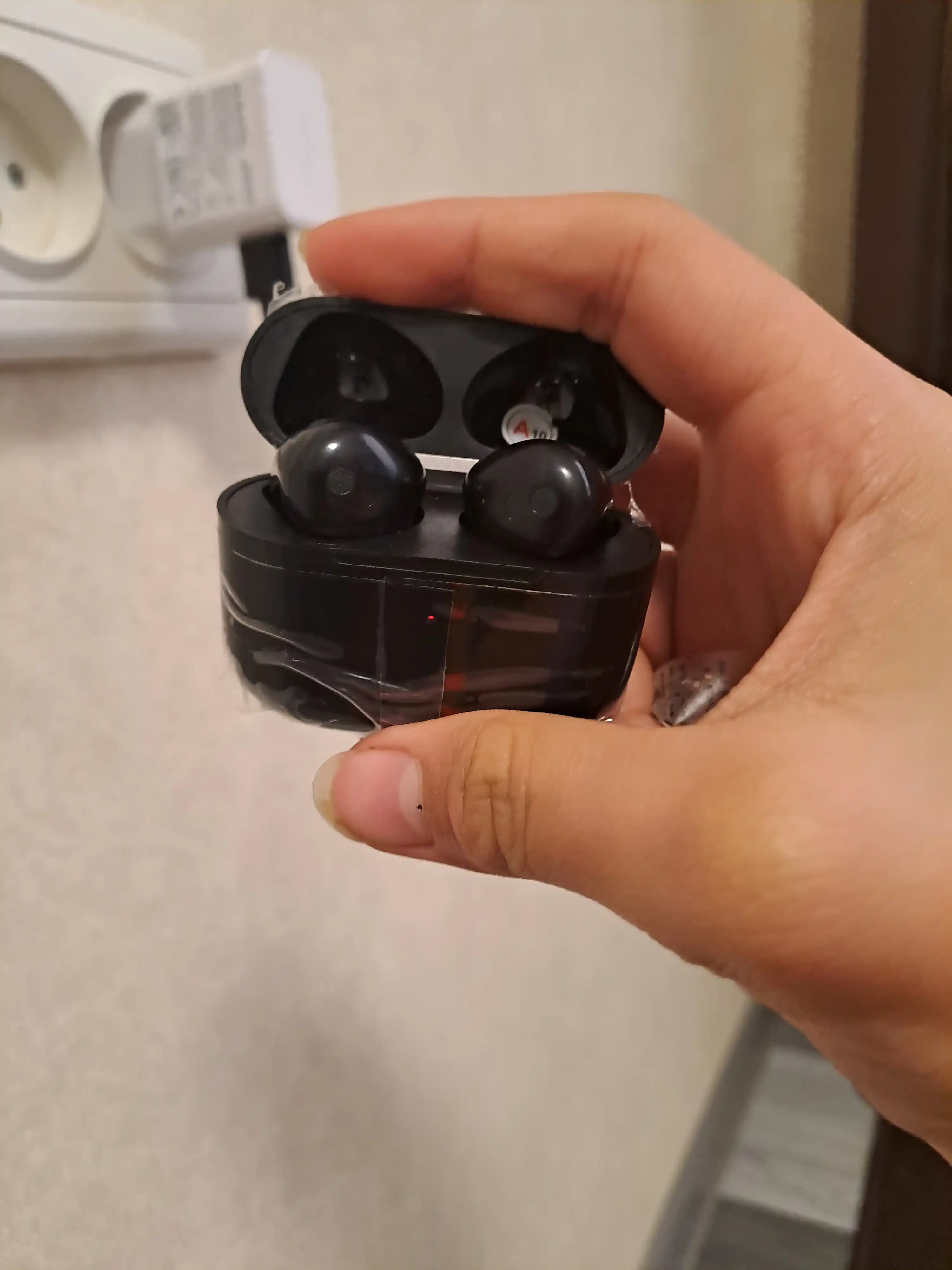 Pods Pro 2 и Pro 4 – беспроводные Bluetooth наушники, с микрофоном, Type-C белый
