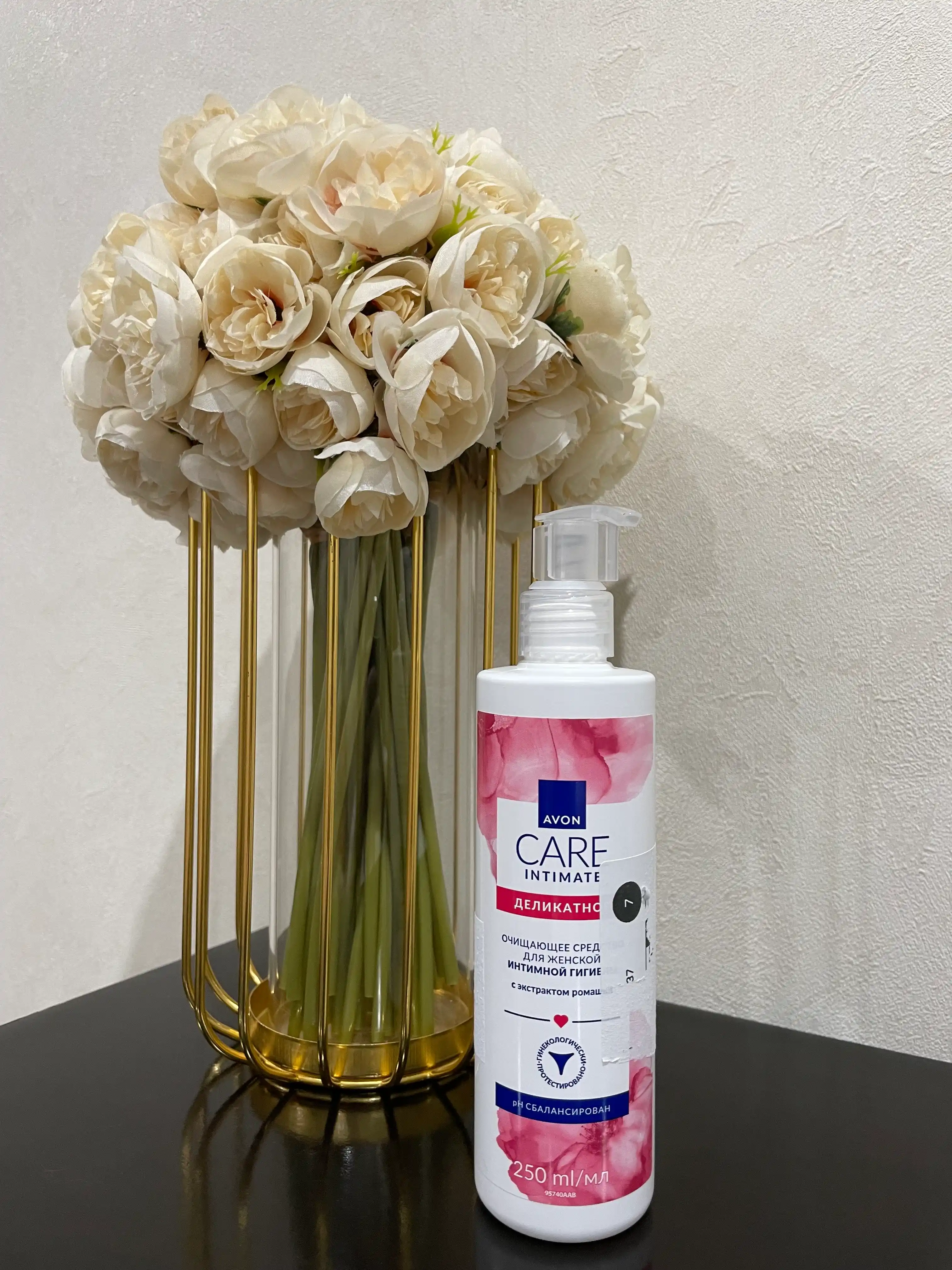 Cредство для женской гигиены Avon Care Avon Care Intimate с экстрактом ромашки, 250 мл