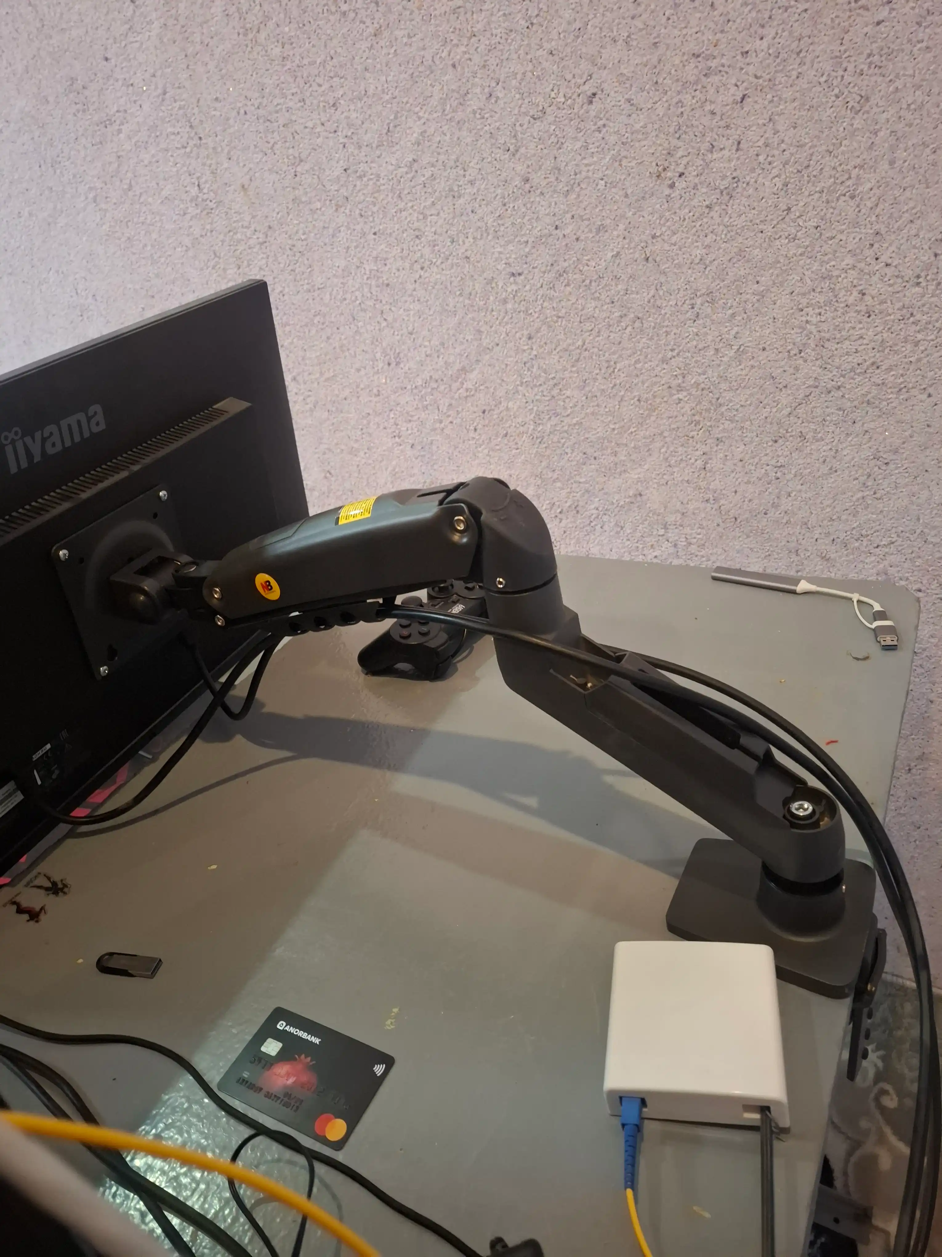 Televizor va monitorlar uchun buriluvchi va qiya stol kronshteyni, Shimoliy Bayou