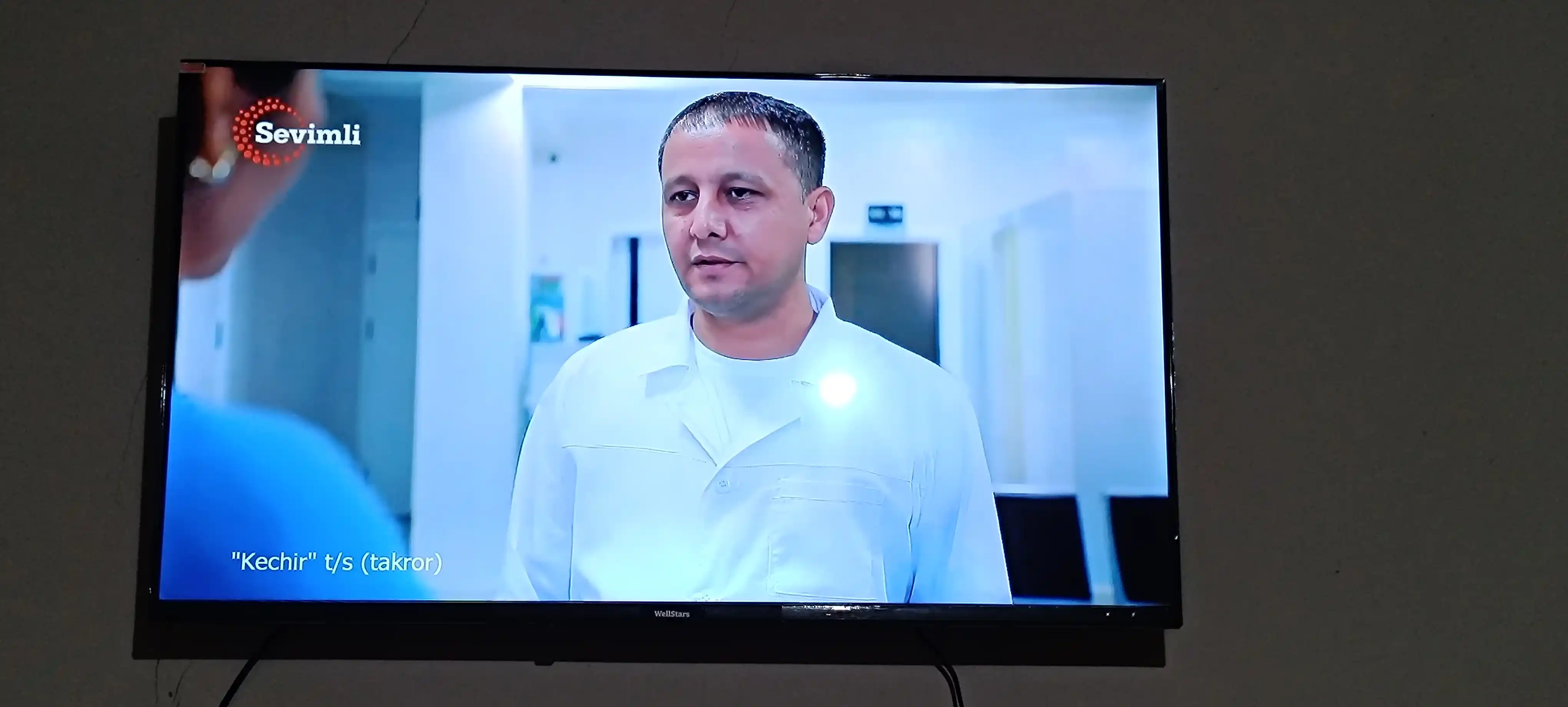 Televizor uchun devor kronshteyni iSmart – 14” dan 65” gacha, metall osma moslama