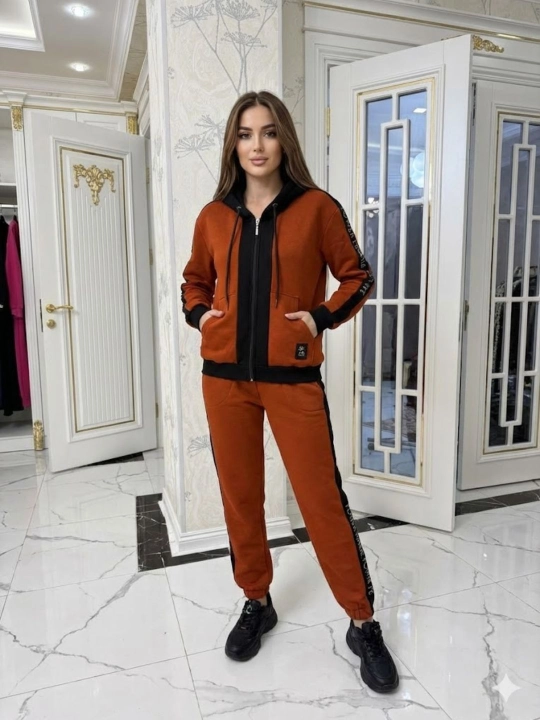 Ayollar uchun nachosli sportiv kostyum S va M razmerlar uchun, zamonaviy va ajoyib tanlov