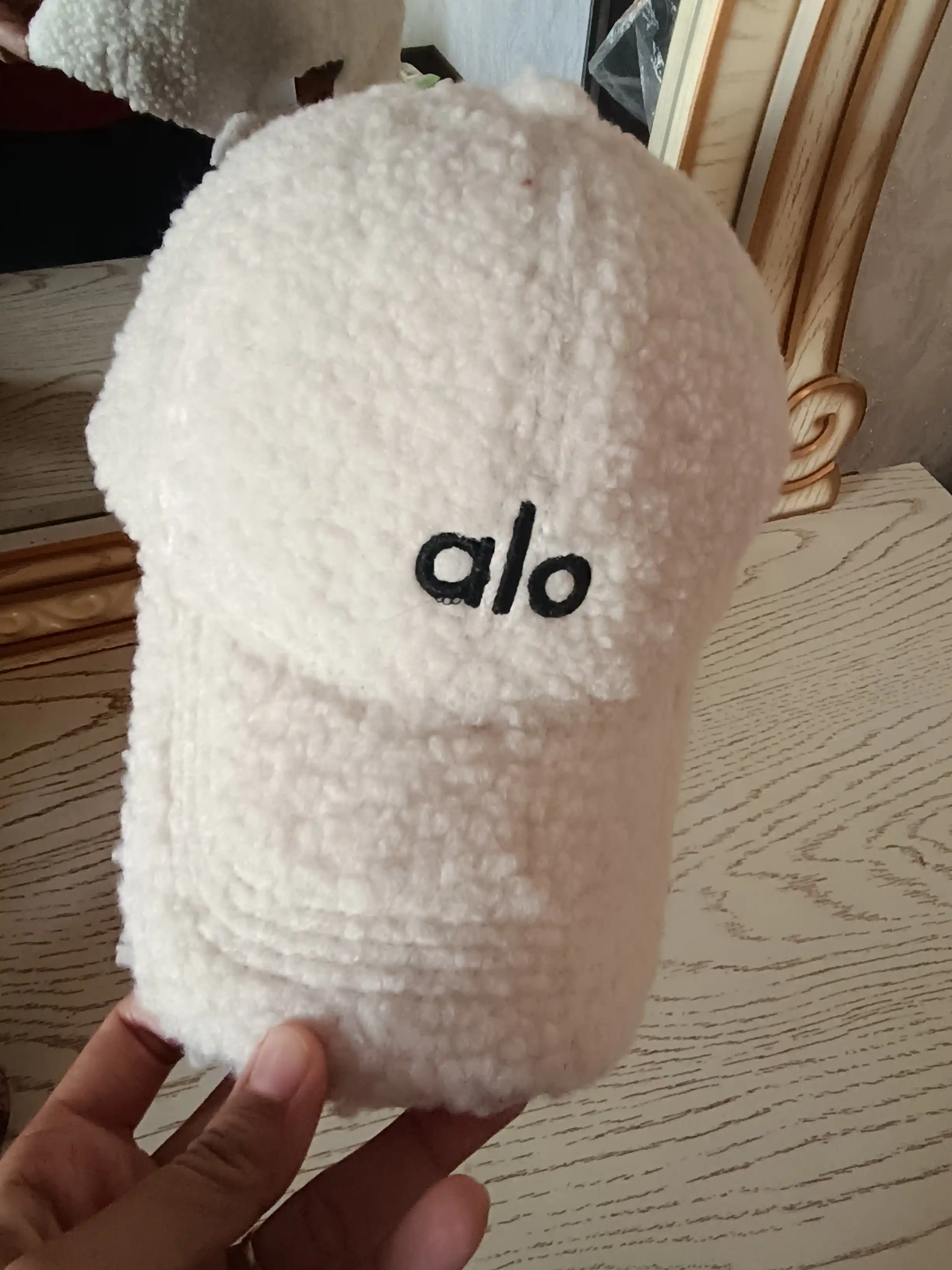 Ayollar va qizlar uchun bahorgi shapkalar, kepka ,beysbolka, teddy, alo, junli