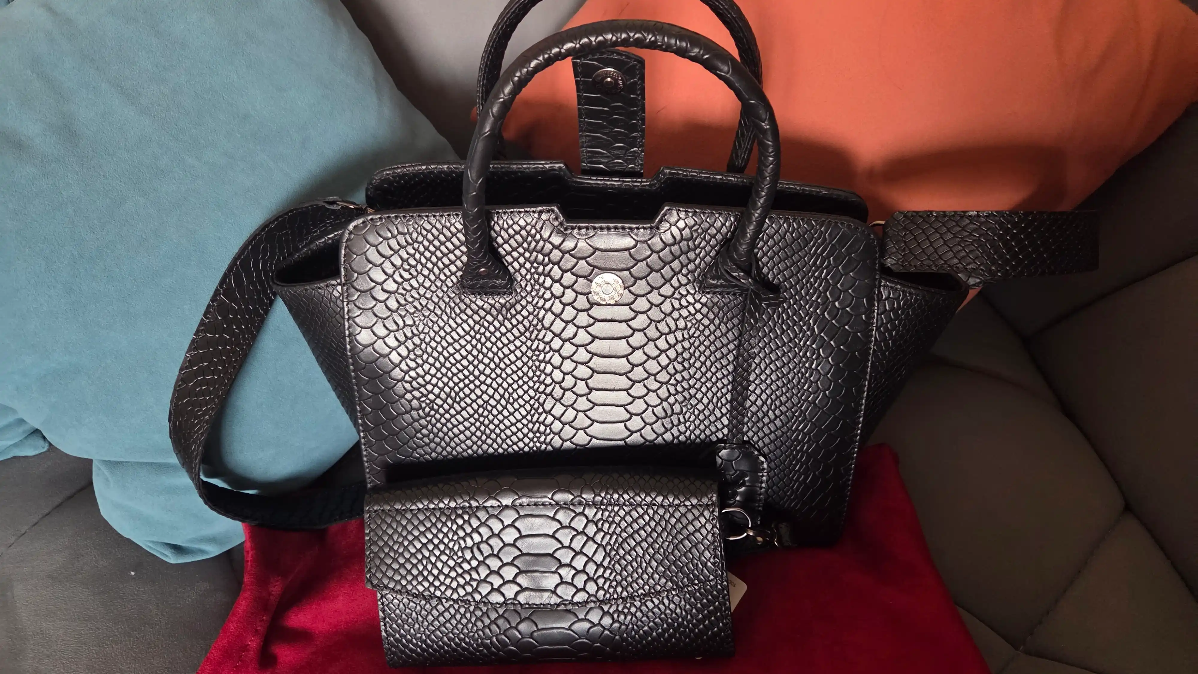 Ayollar sumkasi tabiiy charmdan Black Gator