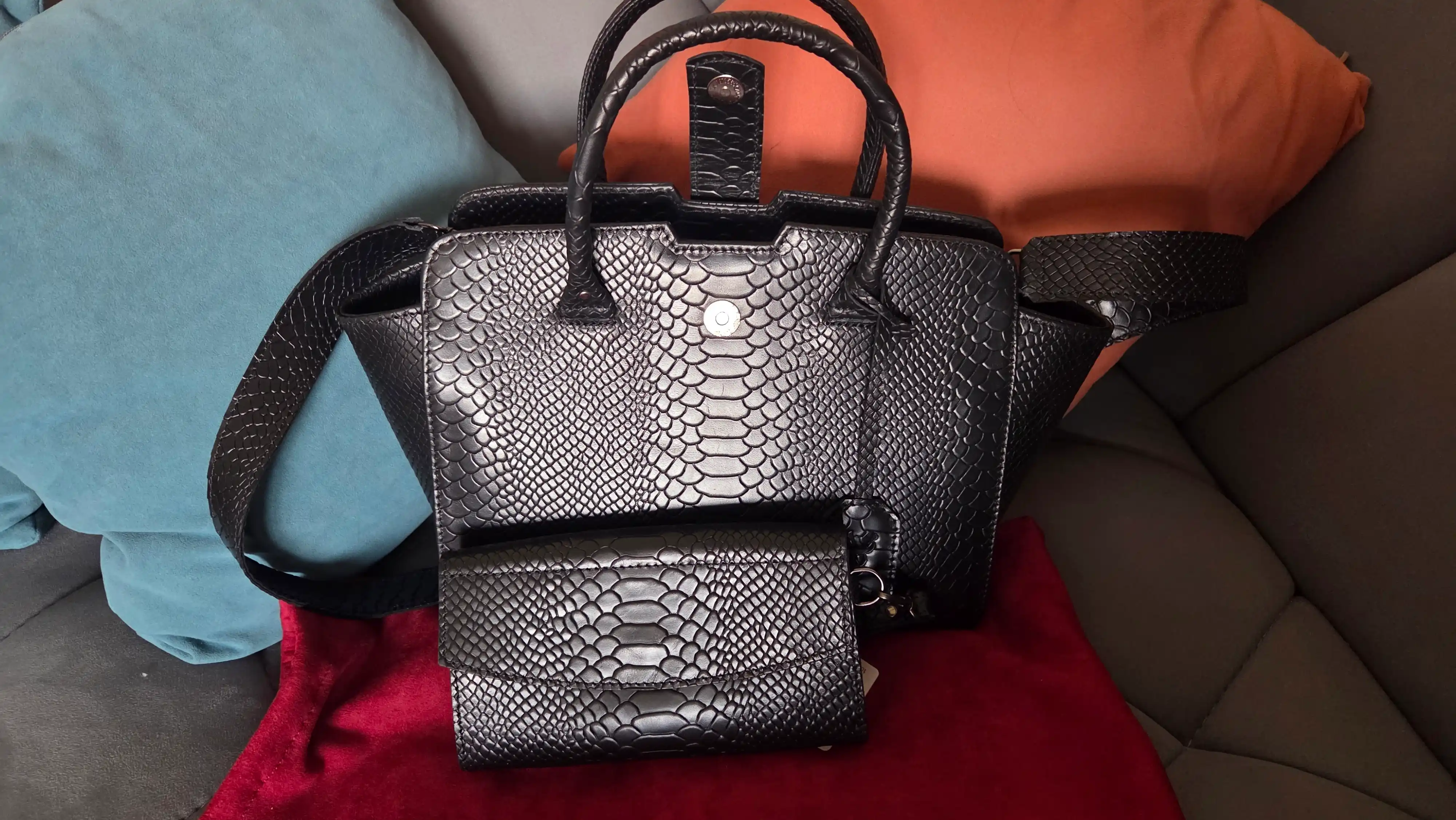 Ayollar sumkasi tabiiy charmdan Black Gator