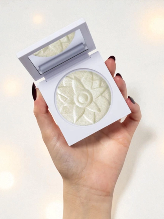OFRA Highlighter — afsonaviy, ko‘zgudek yaltiraydigan xaylayter