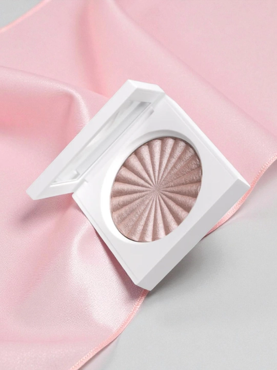OFRA Highlighter — afsonaviy, ko‘zgudek yaltiraydigan xaylayter