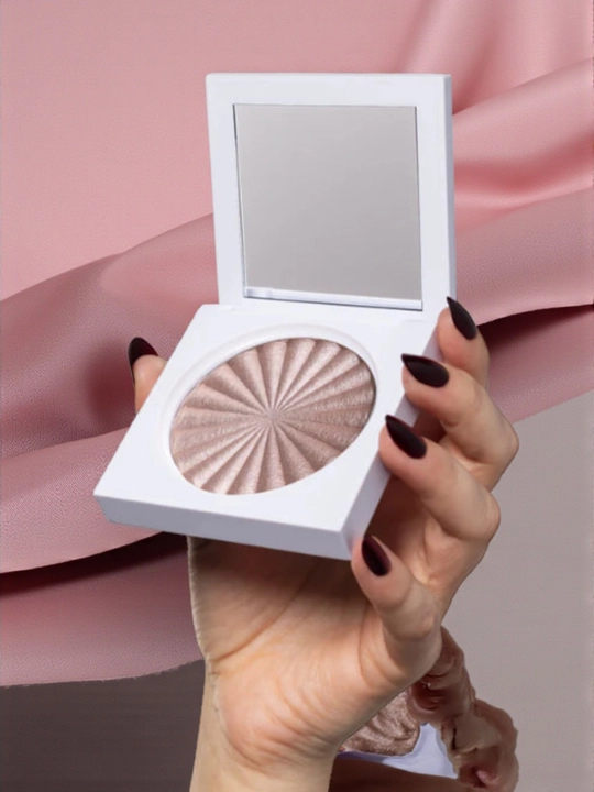 OFRA Highlighter — afsonaviy, ko‘zgudek yaltiraydigan xaylayter