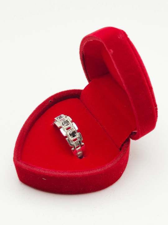 Серебряные кольца 925 пробы для девушек