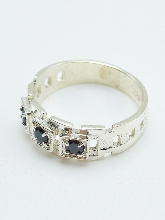 Серебряные кольца 925 пробы для девушек