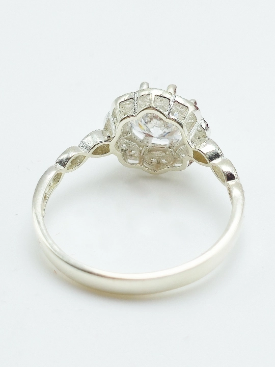 Серебряные кольца 925 пробы для девушек