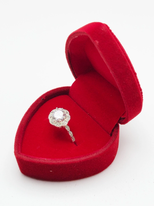 Серебряные кольца 925 пробы для девушек