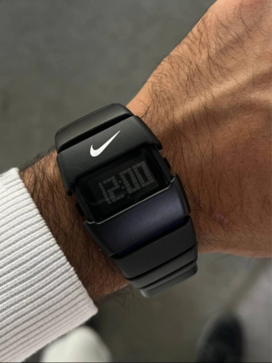 Современные спортивные часы Nike