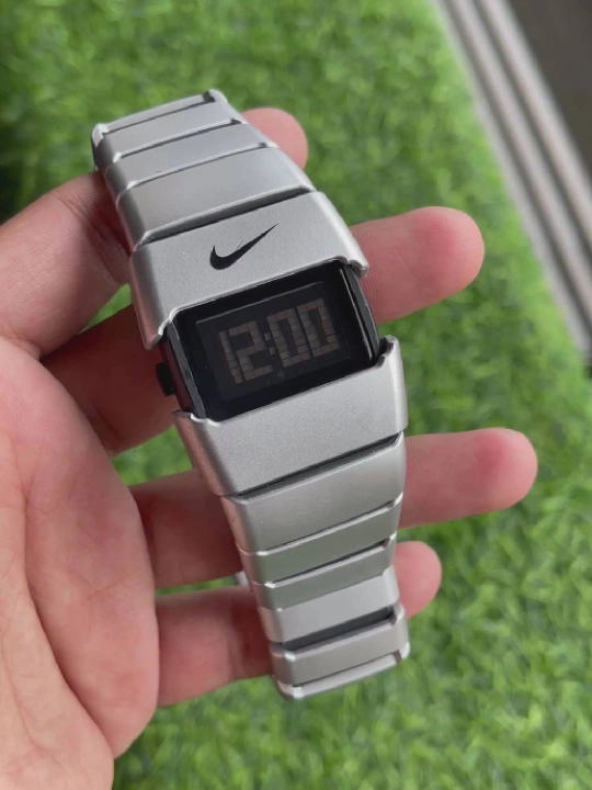Современные спортивные часы Nike