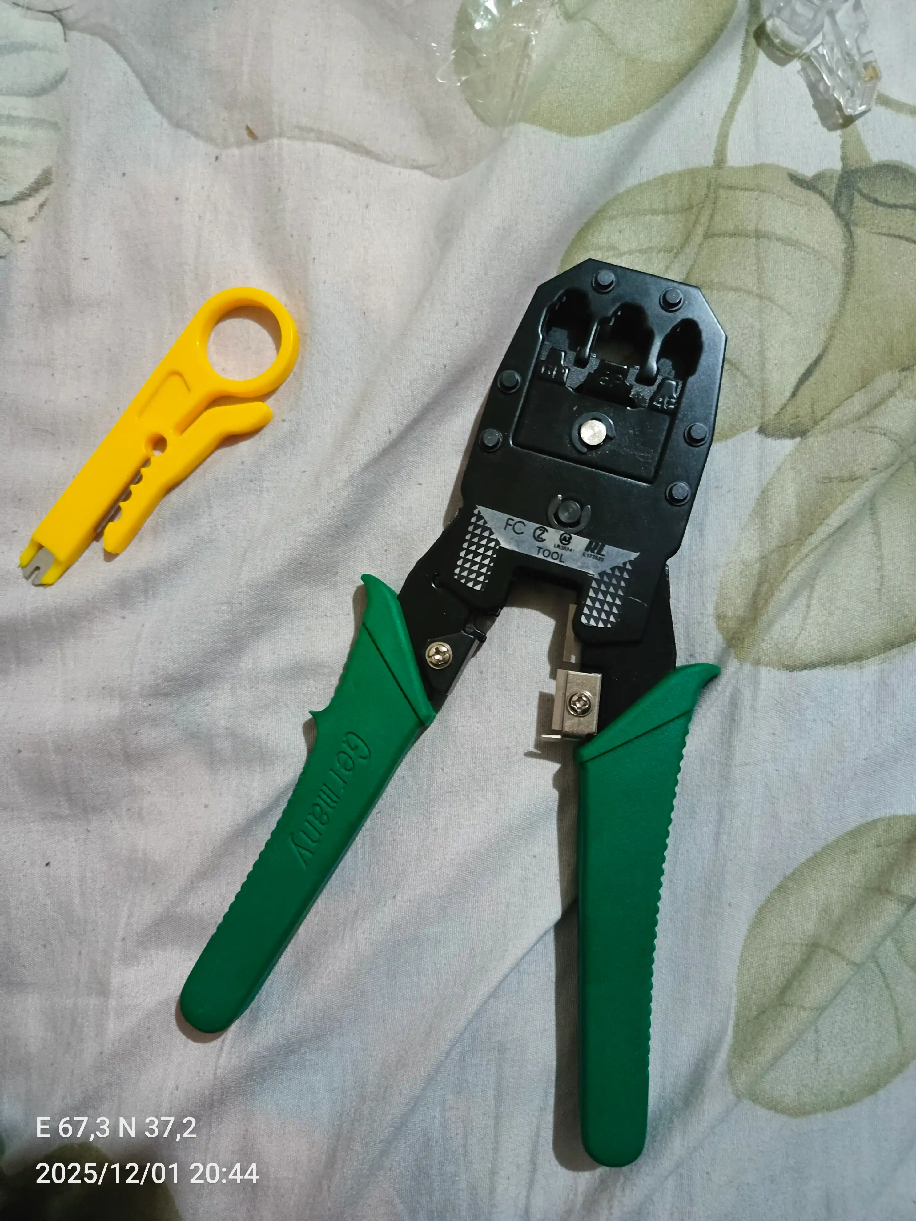 Simlar, kabellarni qisish uchun RJ-45, RJ-11, RJ-12 qisqich asboblari, krimper