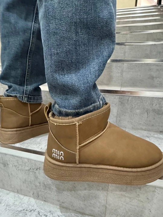 Ugg ayollar moynali UGG qishki etiklar issiq botinkalar, 1 olcham kichiq