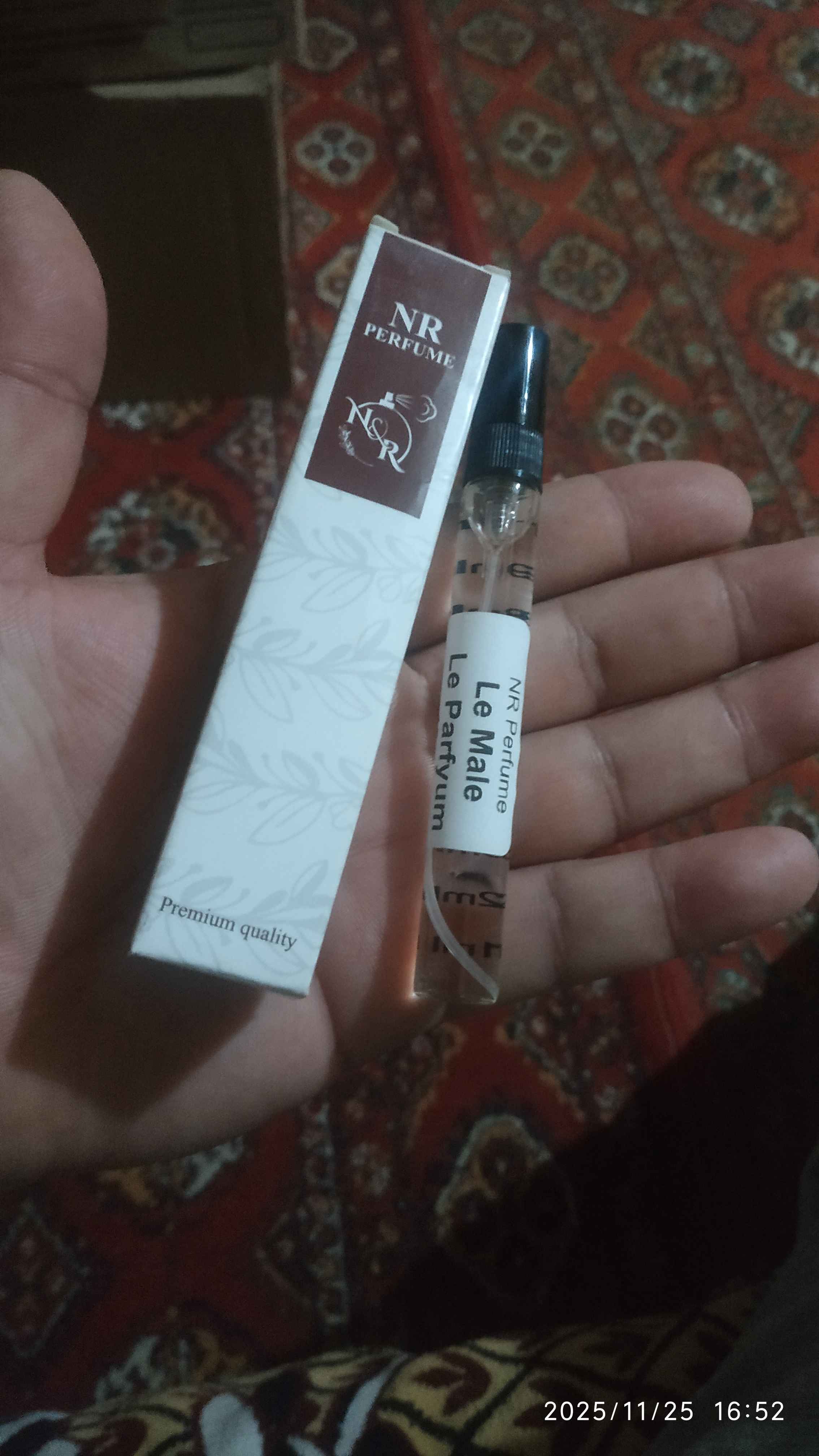 Atir Jean Paul Gaultier Le Male Le Parfum erkaklar uchun, Fransiya