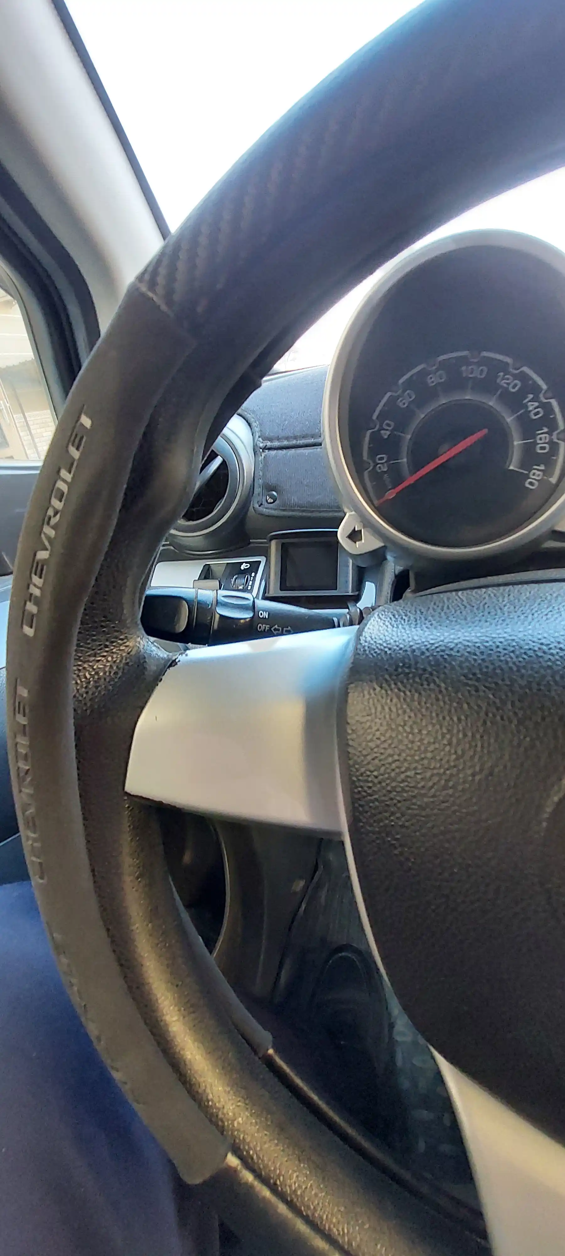 Avtomobil ruli uchun karbon tolali rul g'ilof, Chevrolet