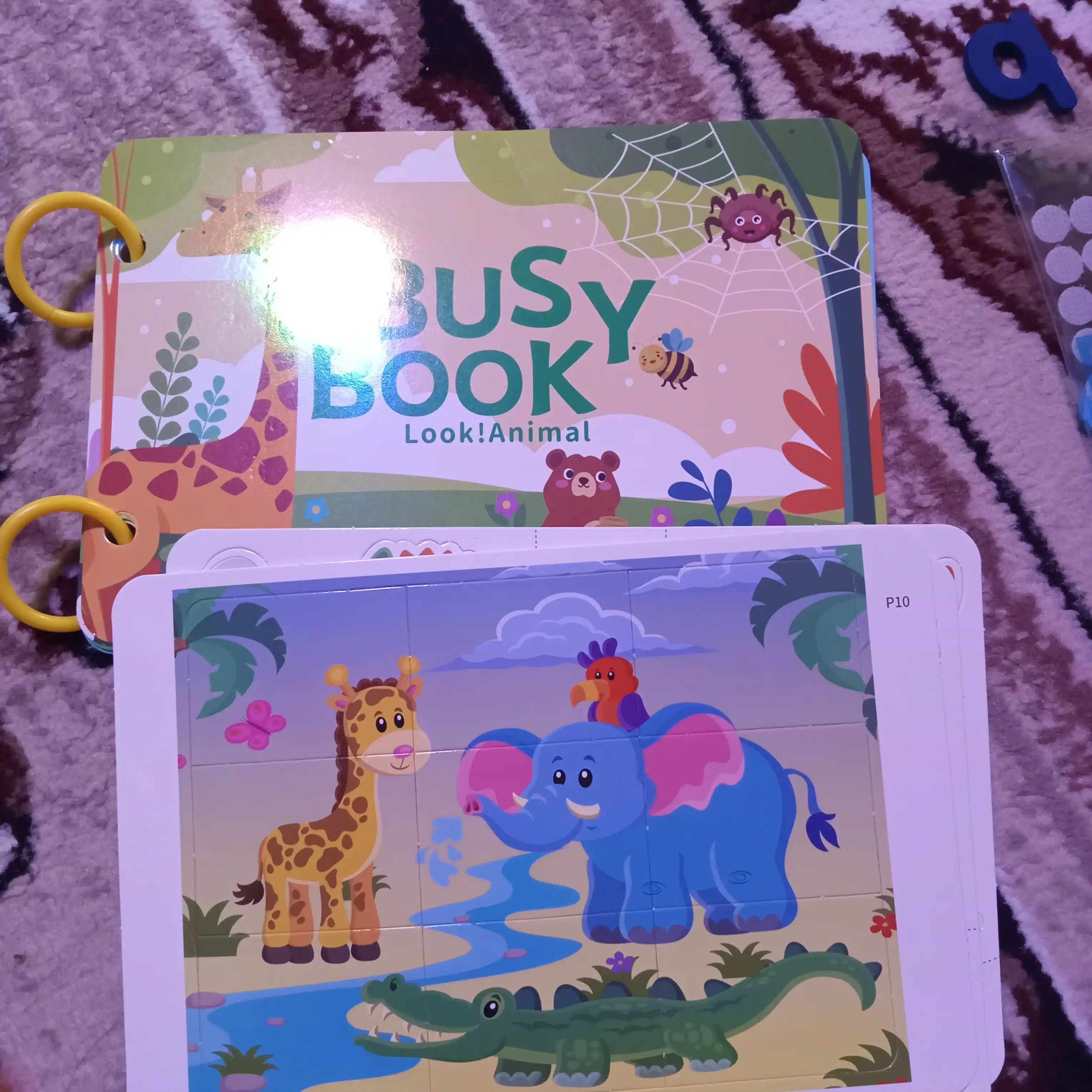 Bolalar uchun o'quv kitobi va alifbosi Busybook, lipuchkali Montessori kitobi