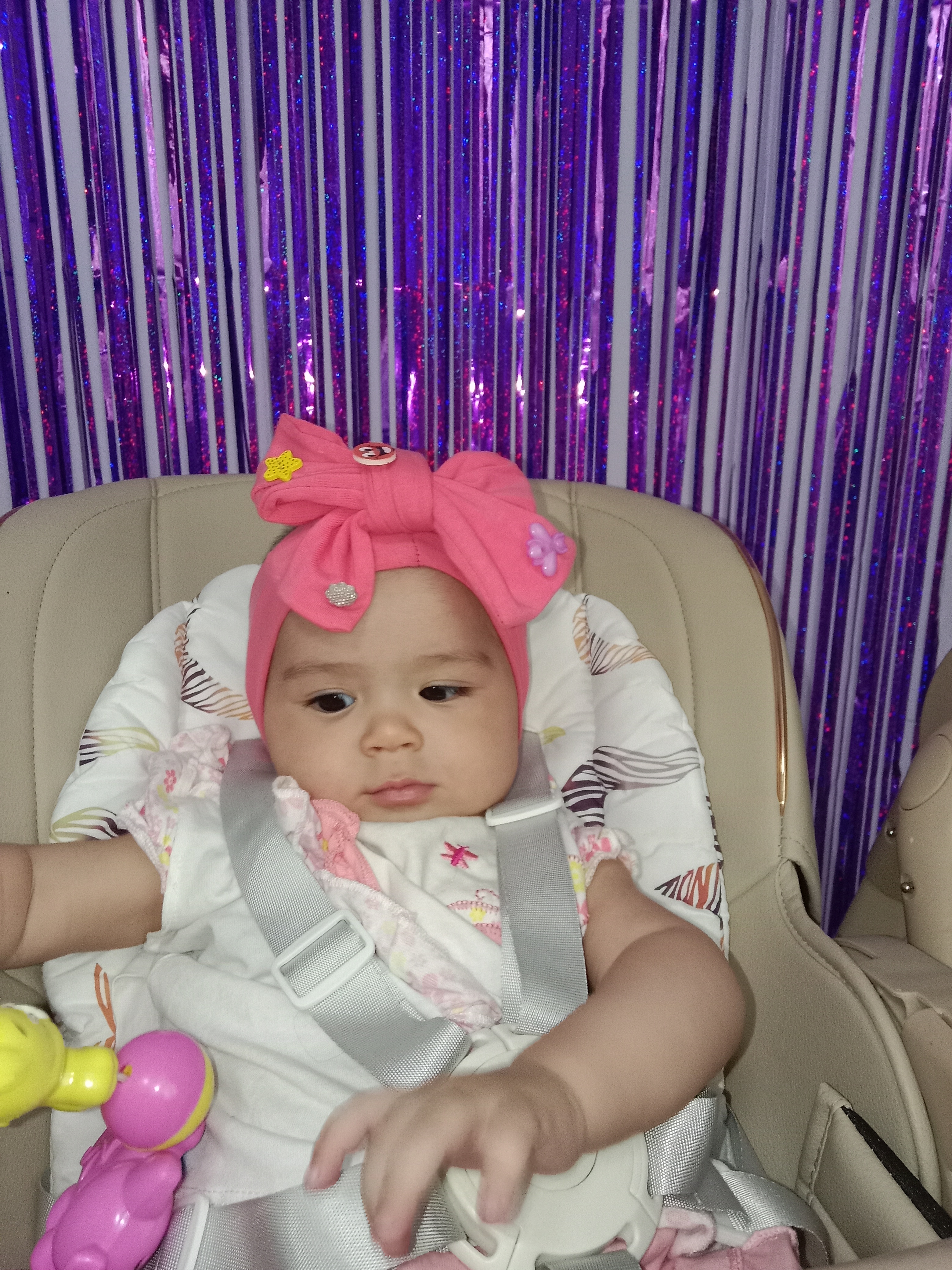 Dekorativ parda - yomg'ir, bayram, foto zona, yangi yil, tug'ilgan kun uchun, 2 * 1 metr