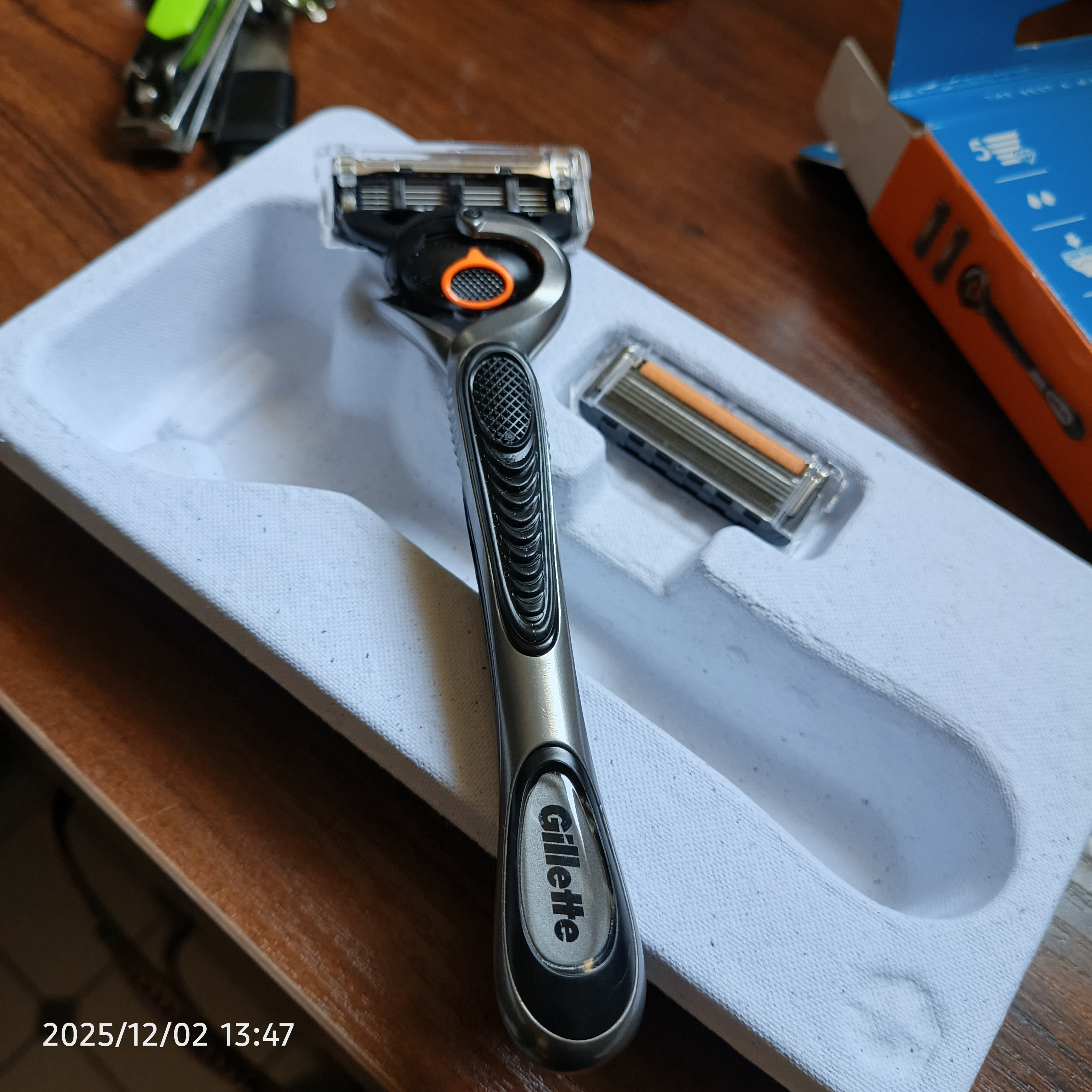 Бритва с триммером Gillette Fusion ProGlide, 5 лезвий с углеродным покрытием, +2 кассеты