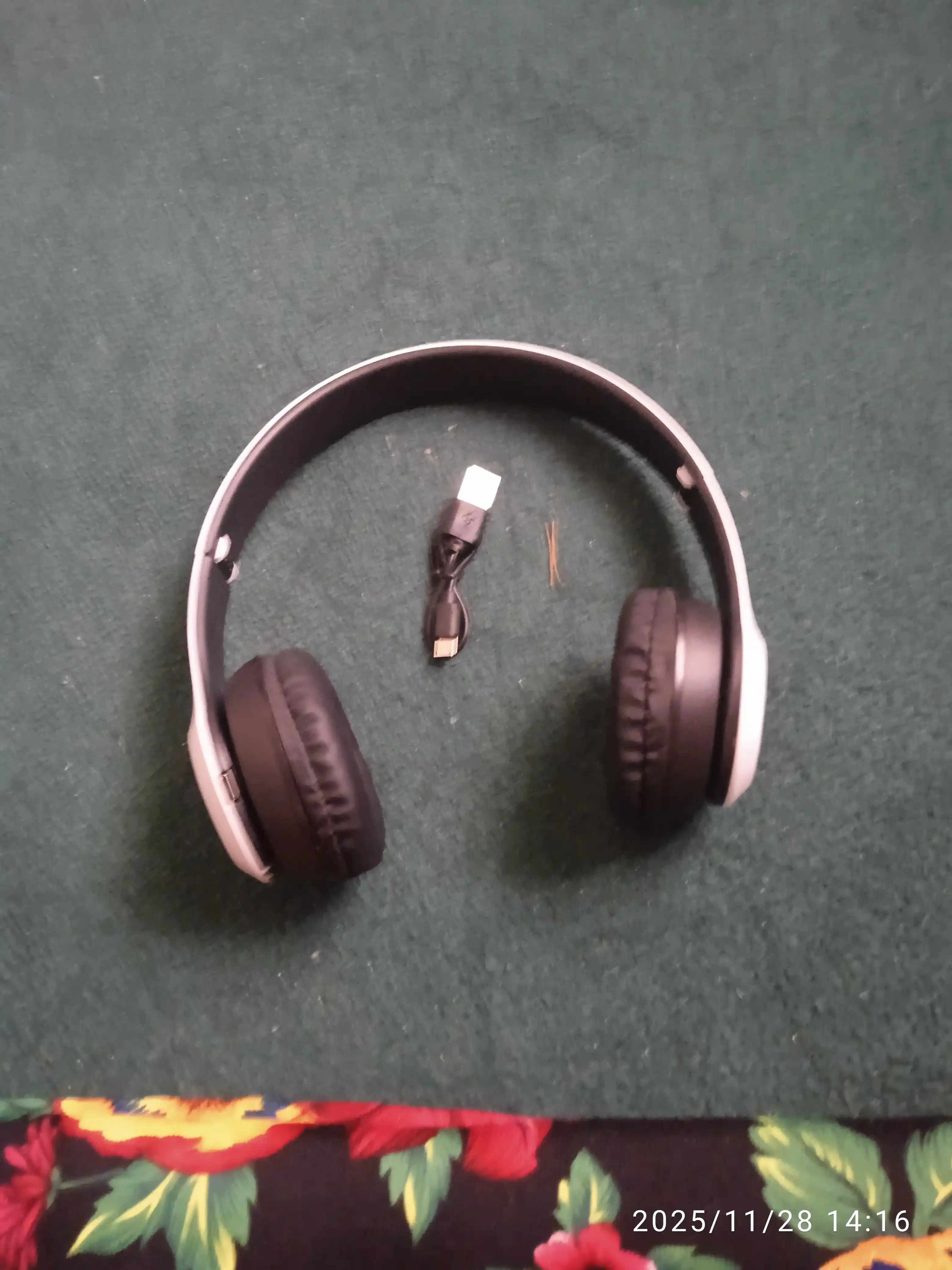 Simsiz Bluetooth quloqchinlar P47, mikrofon, radio va fleshka uyasi bilan
