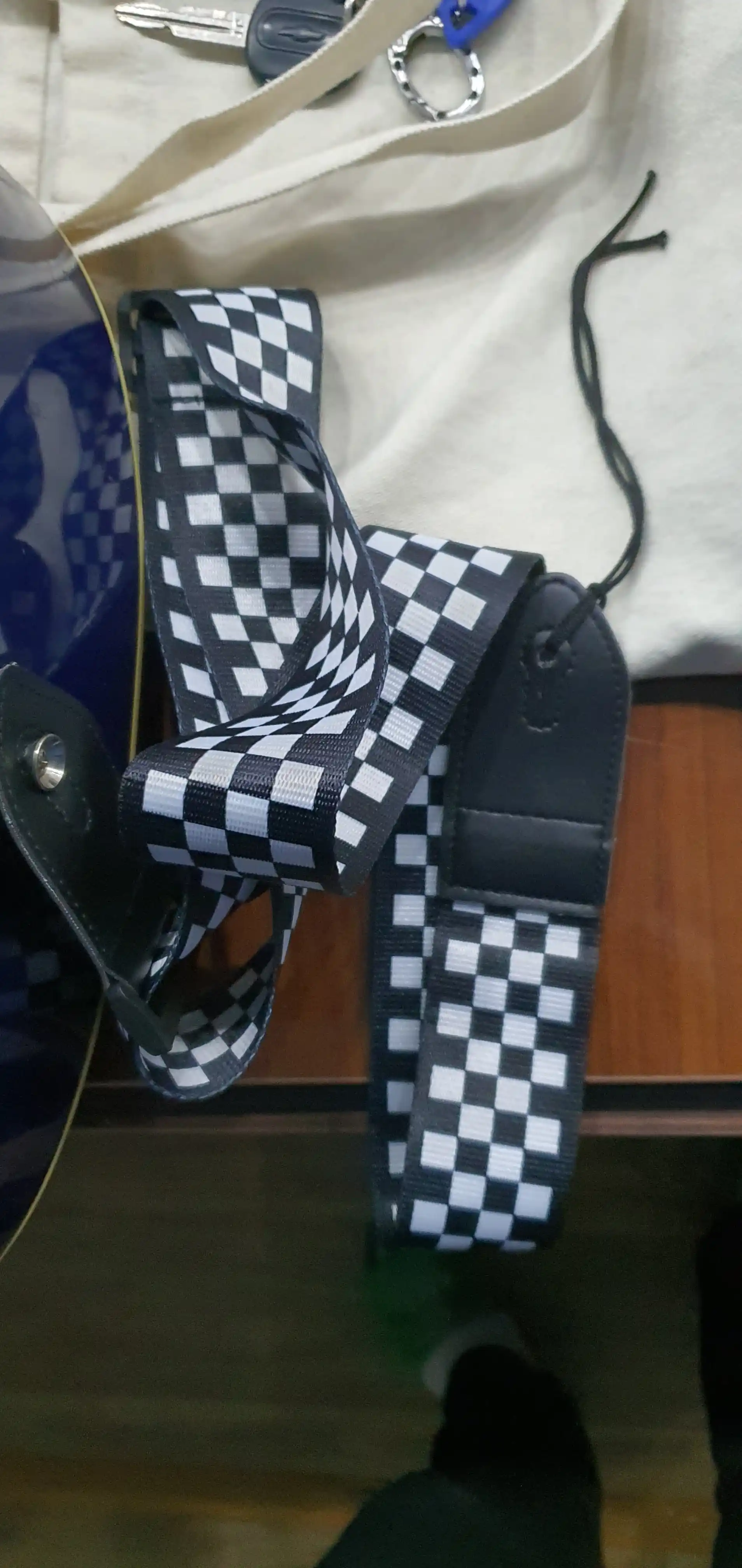 Gitara, ukulele tasmasi, sozlanishi