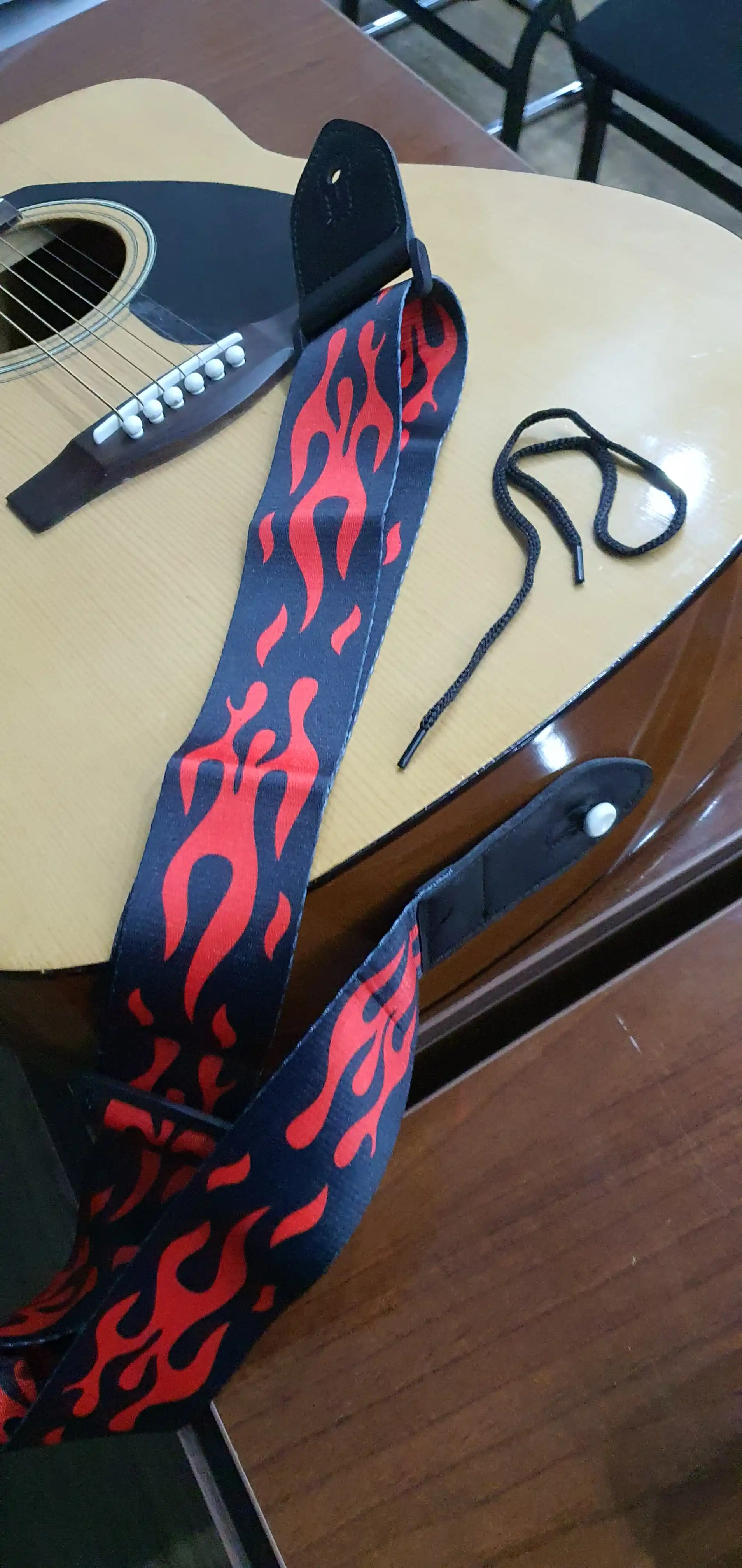 Gitara, ukulele tasmasi, sozlanishi