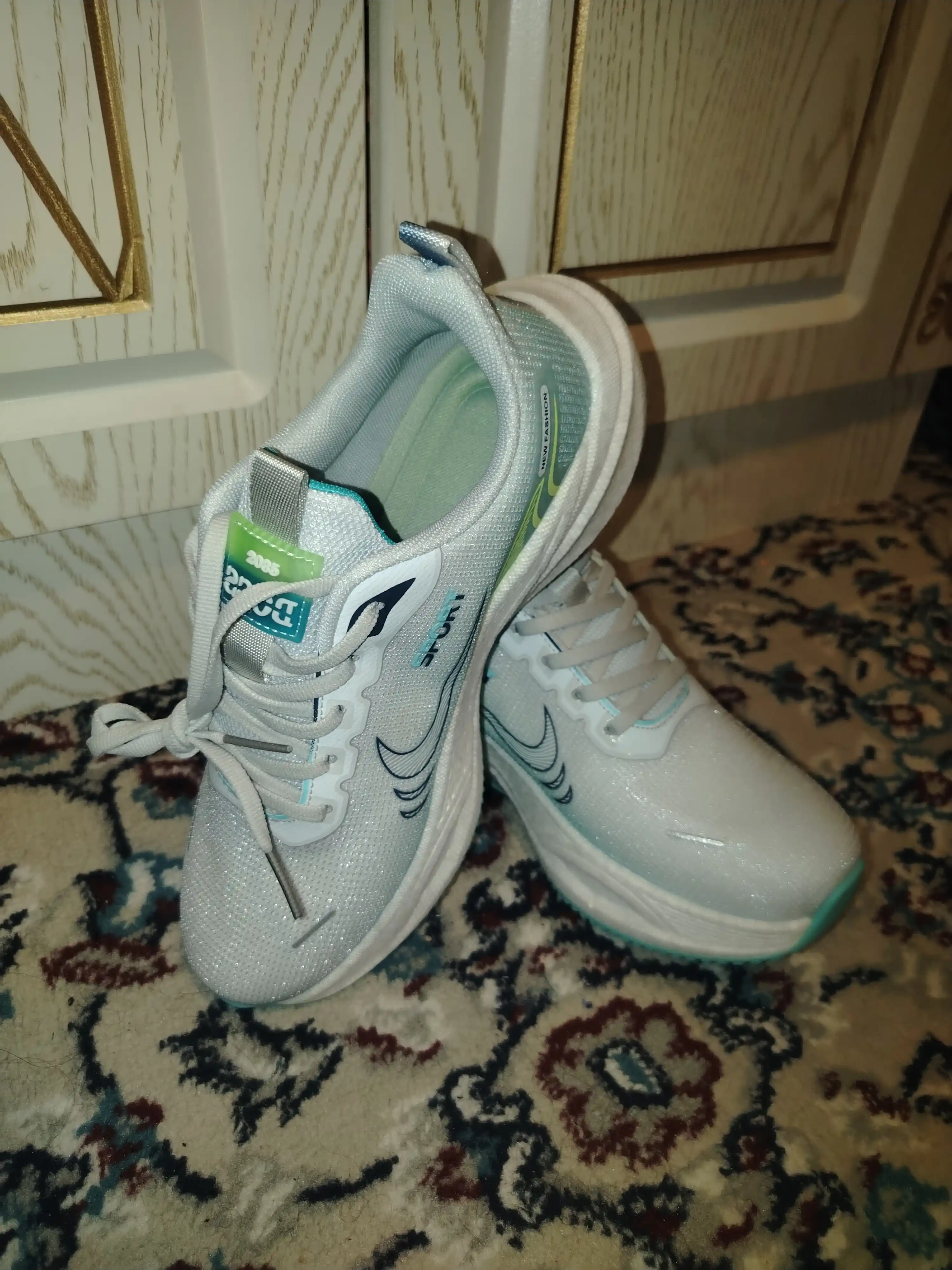 Erkaklar krossovkalari Sport fashion, nafas oluvchi, yengil, qulay