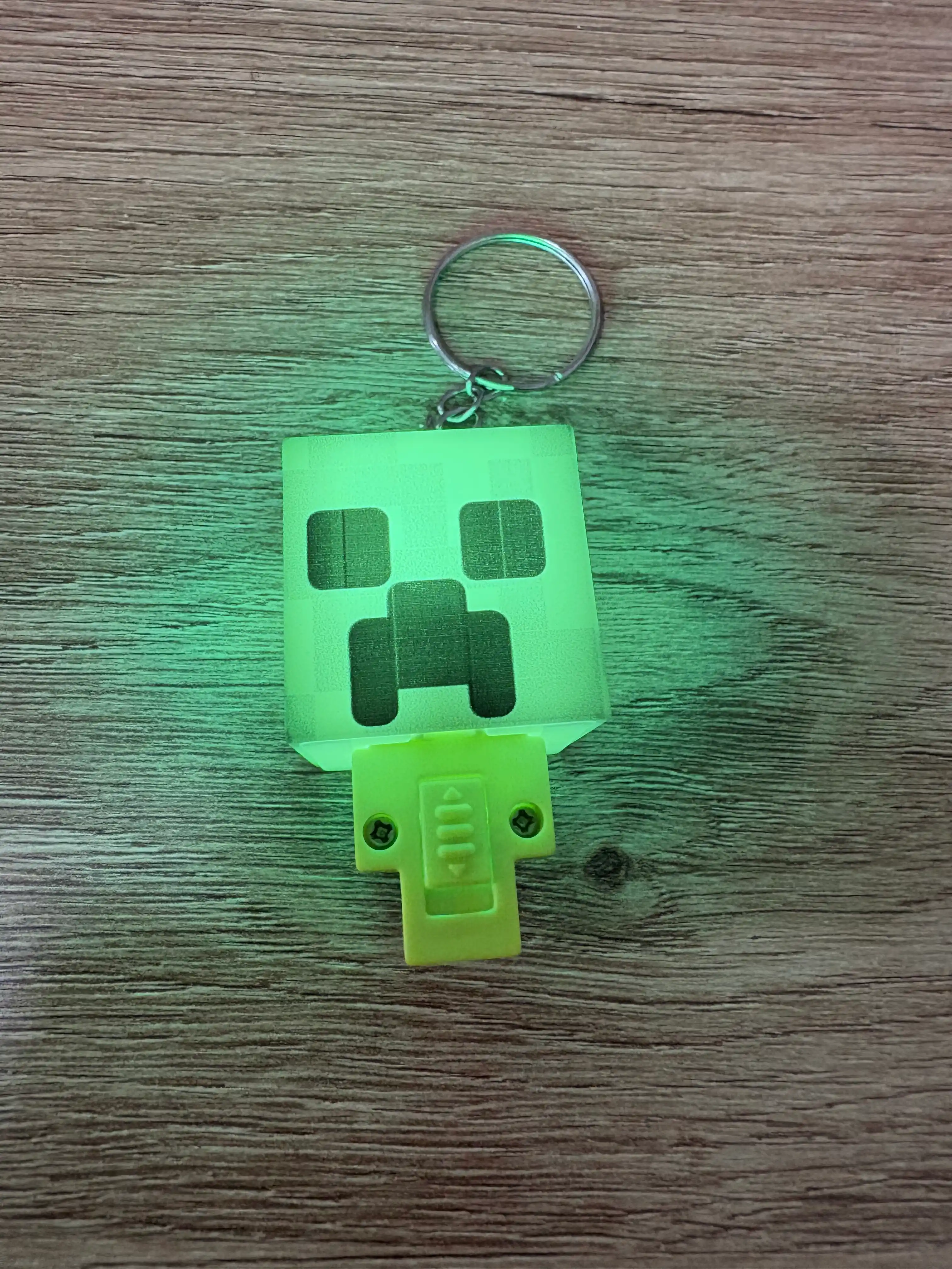 Брелок-фонарик Minecraft Стив и Скелет — LED свет, для ключей, рюкзака, сумки