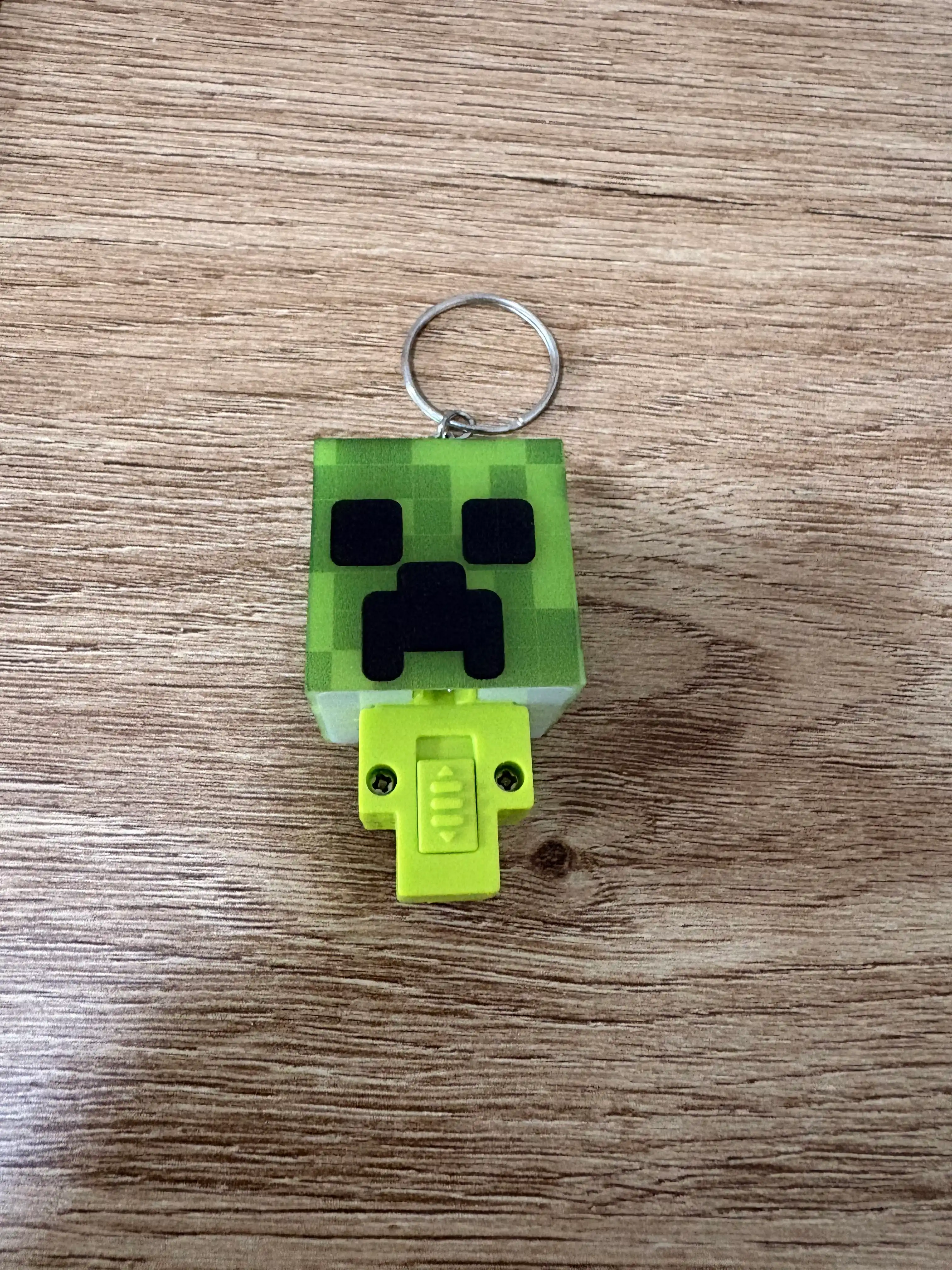 Брелок-фонарик Minecraft Стив и Скелет — LED свет, для ключей, рюкзака, сумки