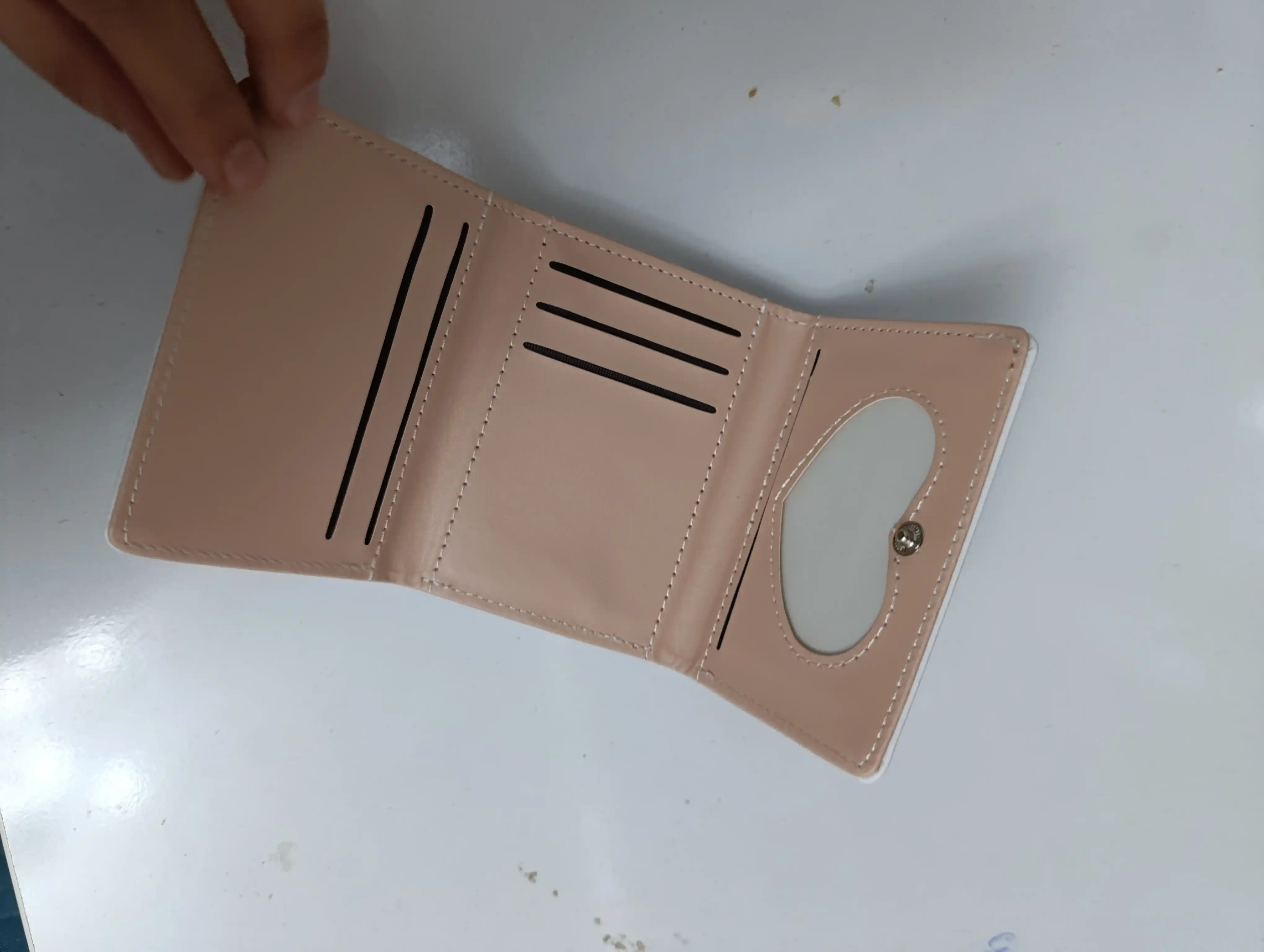 Ayollar uchun, ko'p funksiyali, kompakt hamyon