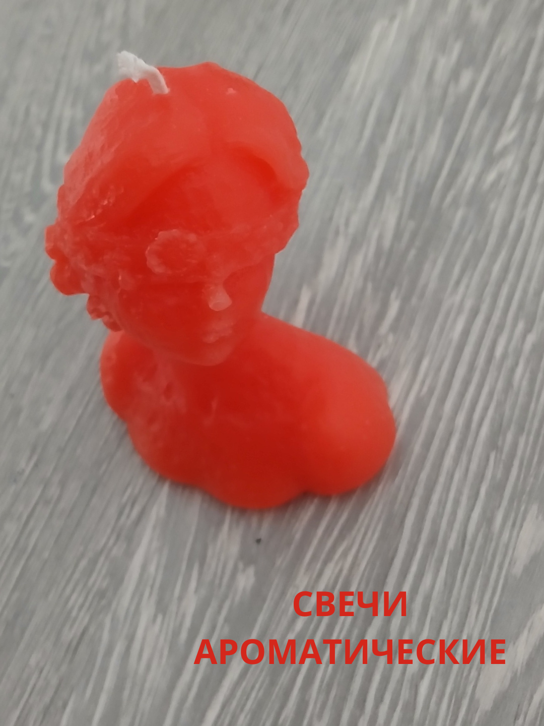 Quruq gullar va tabiiy efir moylari solingan bankadagi xushbo‘y sham, xushbo‘y sham