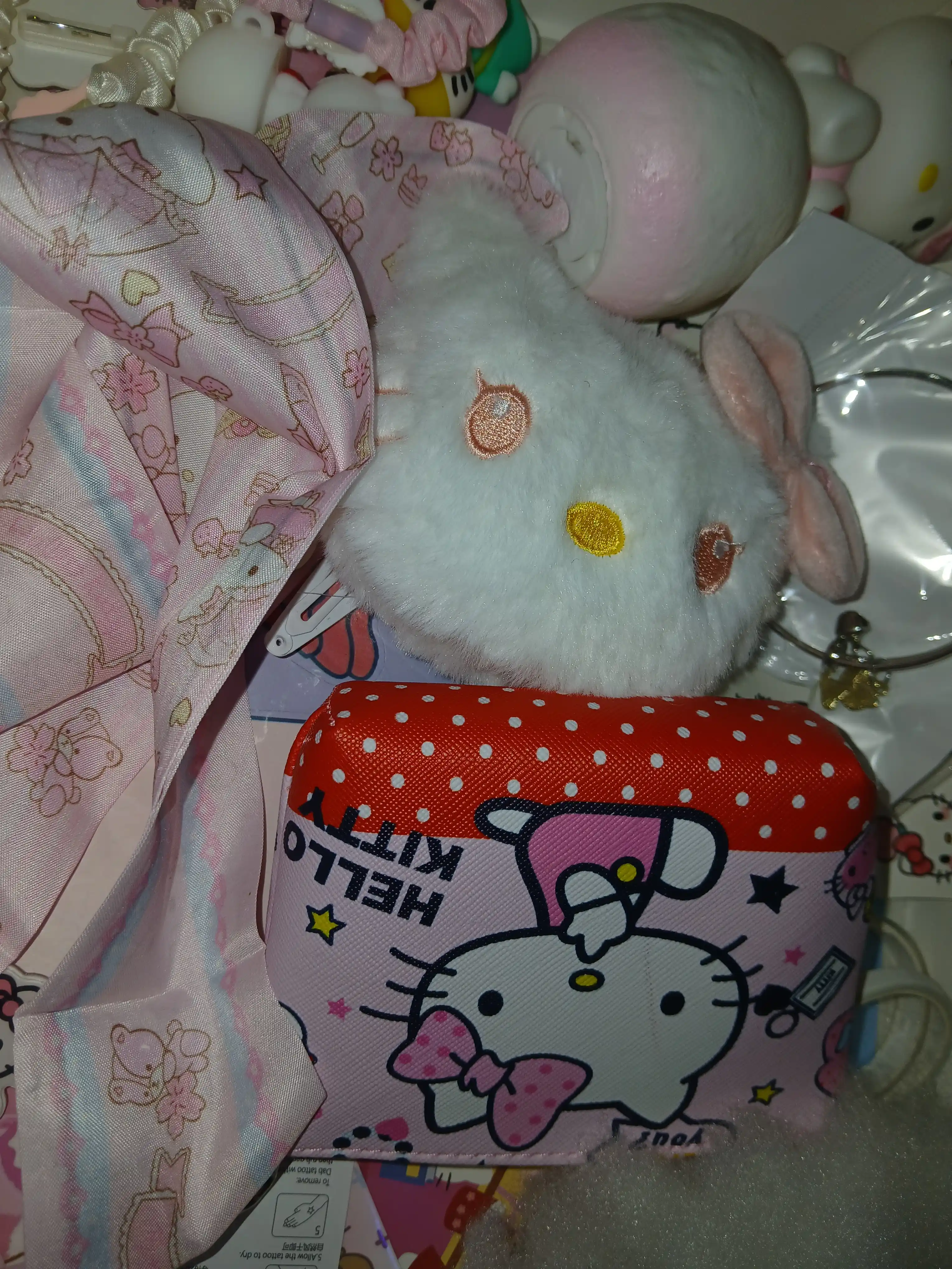Advent taqvimi, qizlar va o‘g‘il bolalar uchun o‘yinchoqlar Kuromi, Hello Kitty, Stitch, Huntrix, Minecraft
