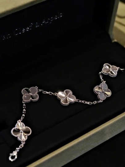 Браслеты для женщин и девушек Van Cleef, не меняет цвет и не темнеет — HOMEPRI-БРАСЛЕТ-СЕРЕБРН