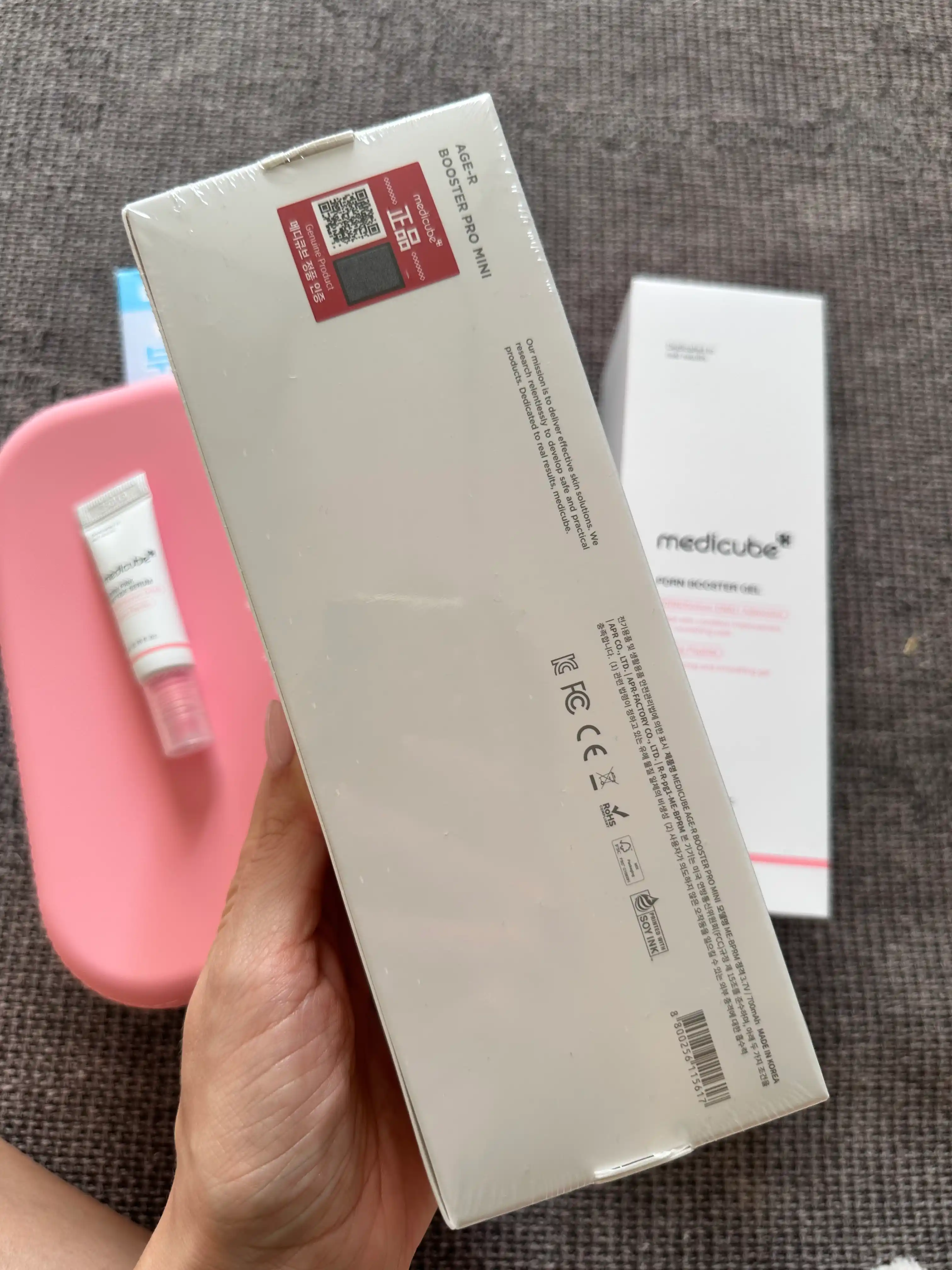Микротоковый массажер Medicube AGE-R Booster Pro и Booster Pro 2х  для лица