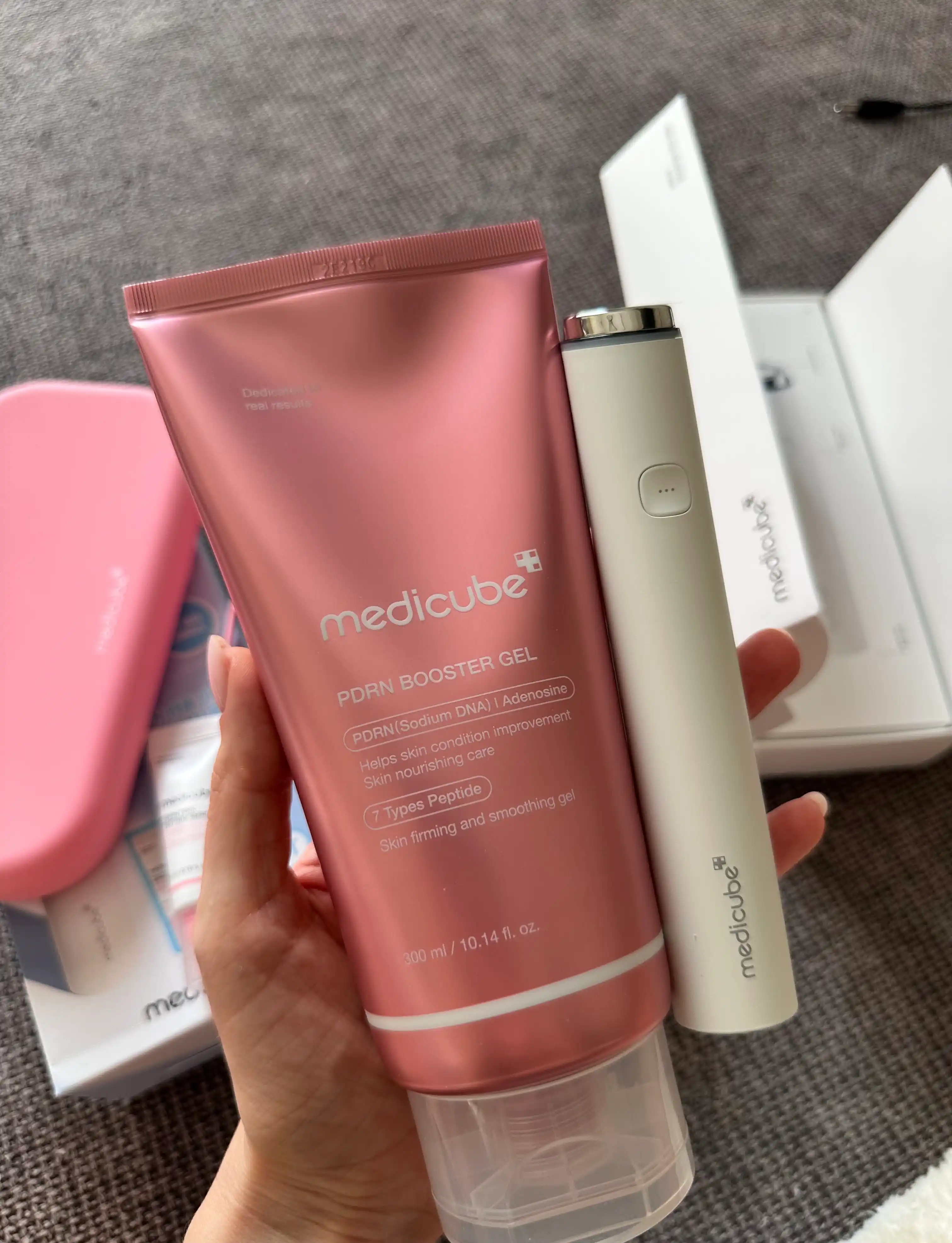 Микротоковый массажер Medicube AGE-R Booster Pro и Booster Pro 2х  для лица