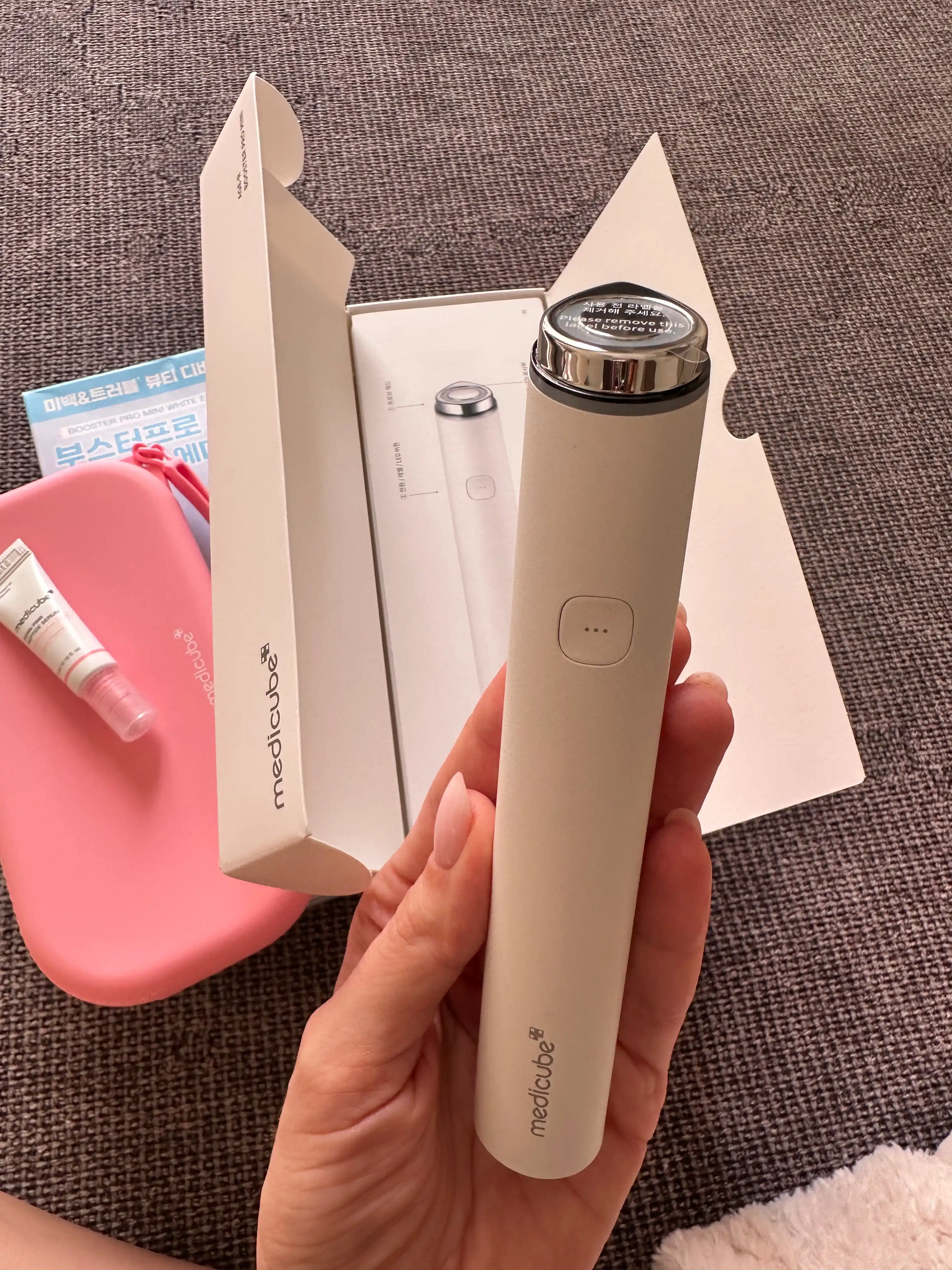 Микротоковый массажер Medicube AGE-R Booster Pro и Booster Pro 2х  для лица