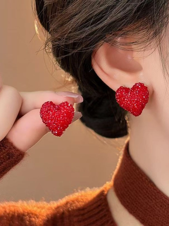 Серьги с  сердечком — нежный и стильный аксессуар