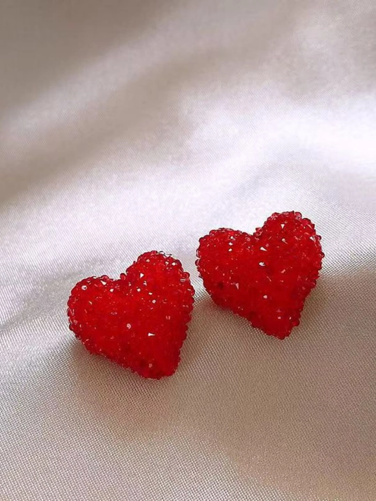 Серьги с  сердечком — нежный и стильный аксессуар