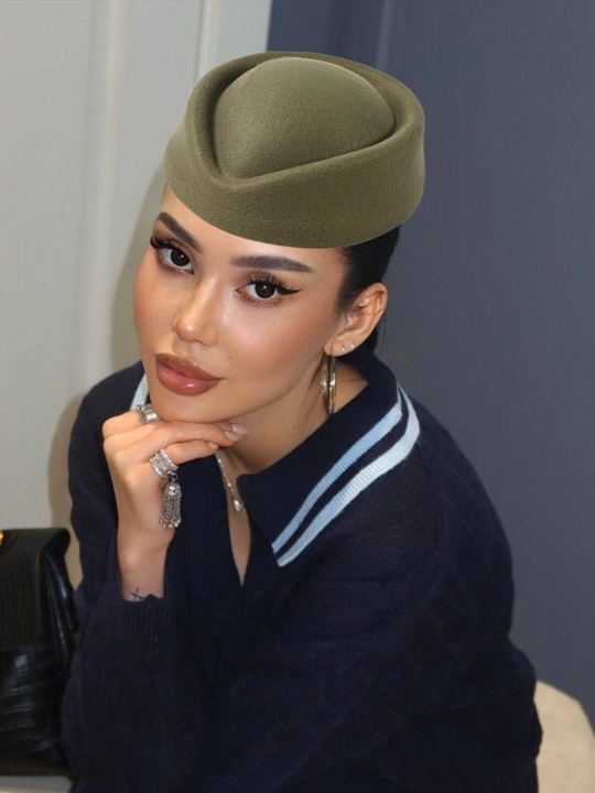Pilotka, Ayollar bosh kiyimi, qish va bahor uchun, tabletka shlyapasi