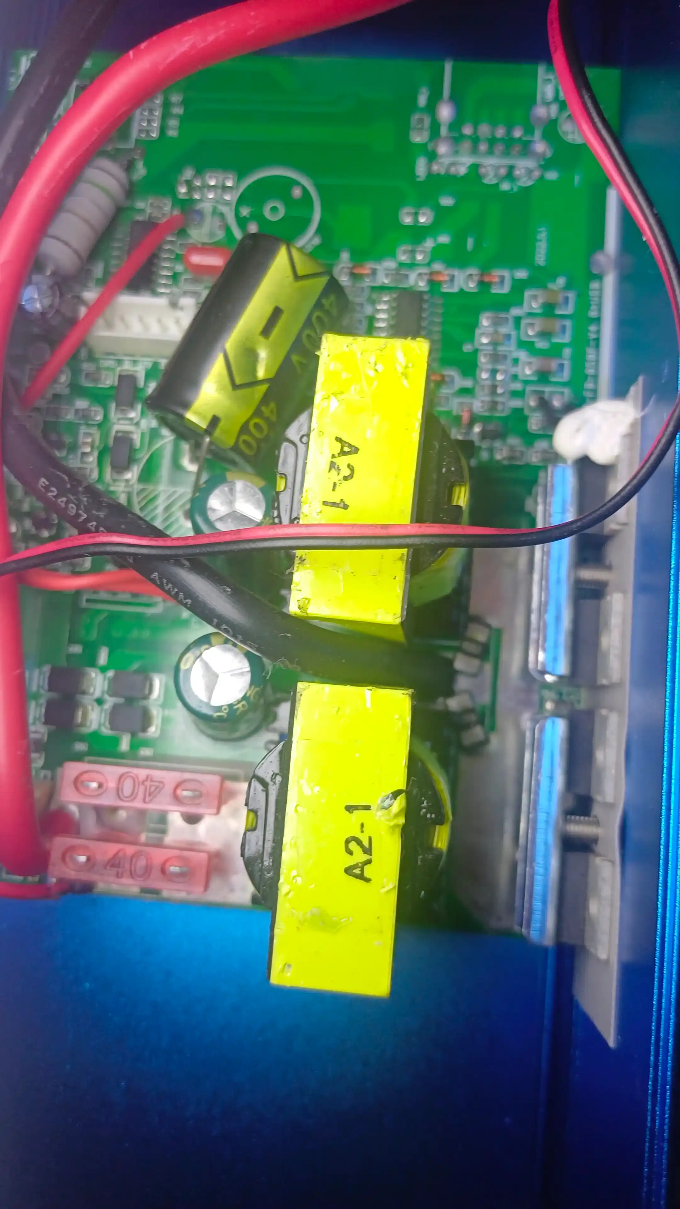 Smart inverter, LCD 12, 24V, 220V, Quyosh panellari va batareyalar uchun
