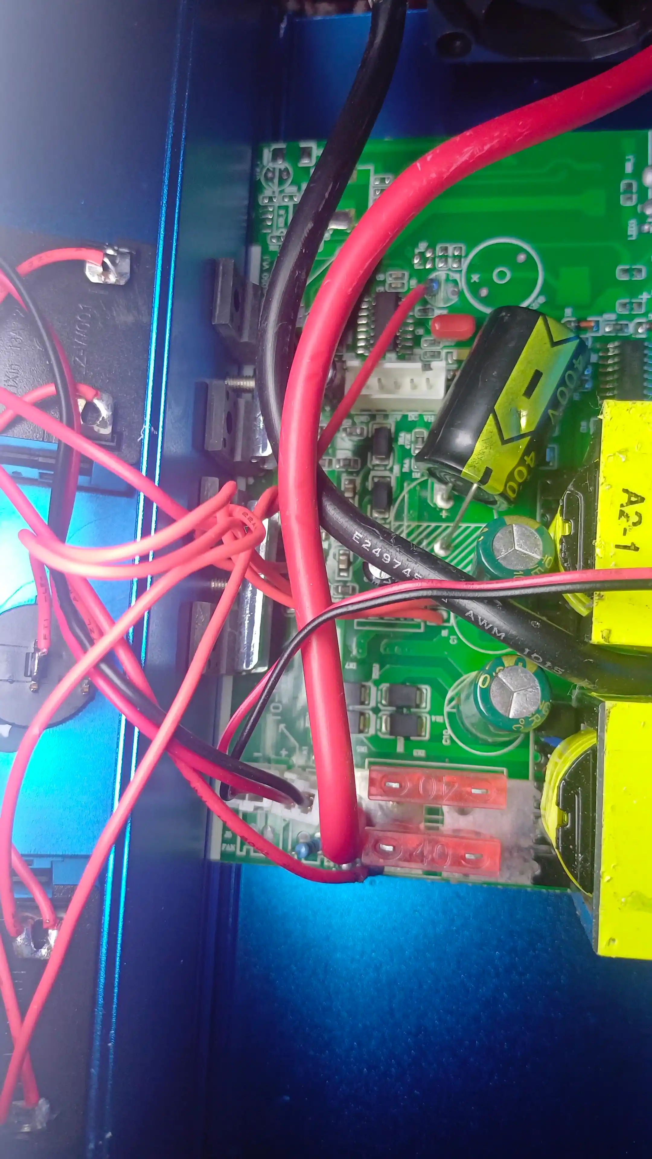 Smart inverter, LCD 12, 24V, 220V, Quyosh panellari va batareyalar uchun