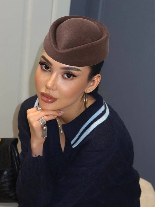 Pilotka, Ayollar bosh kiyimi, qish va bahor uchun, tabletka shlyapasi