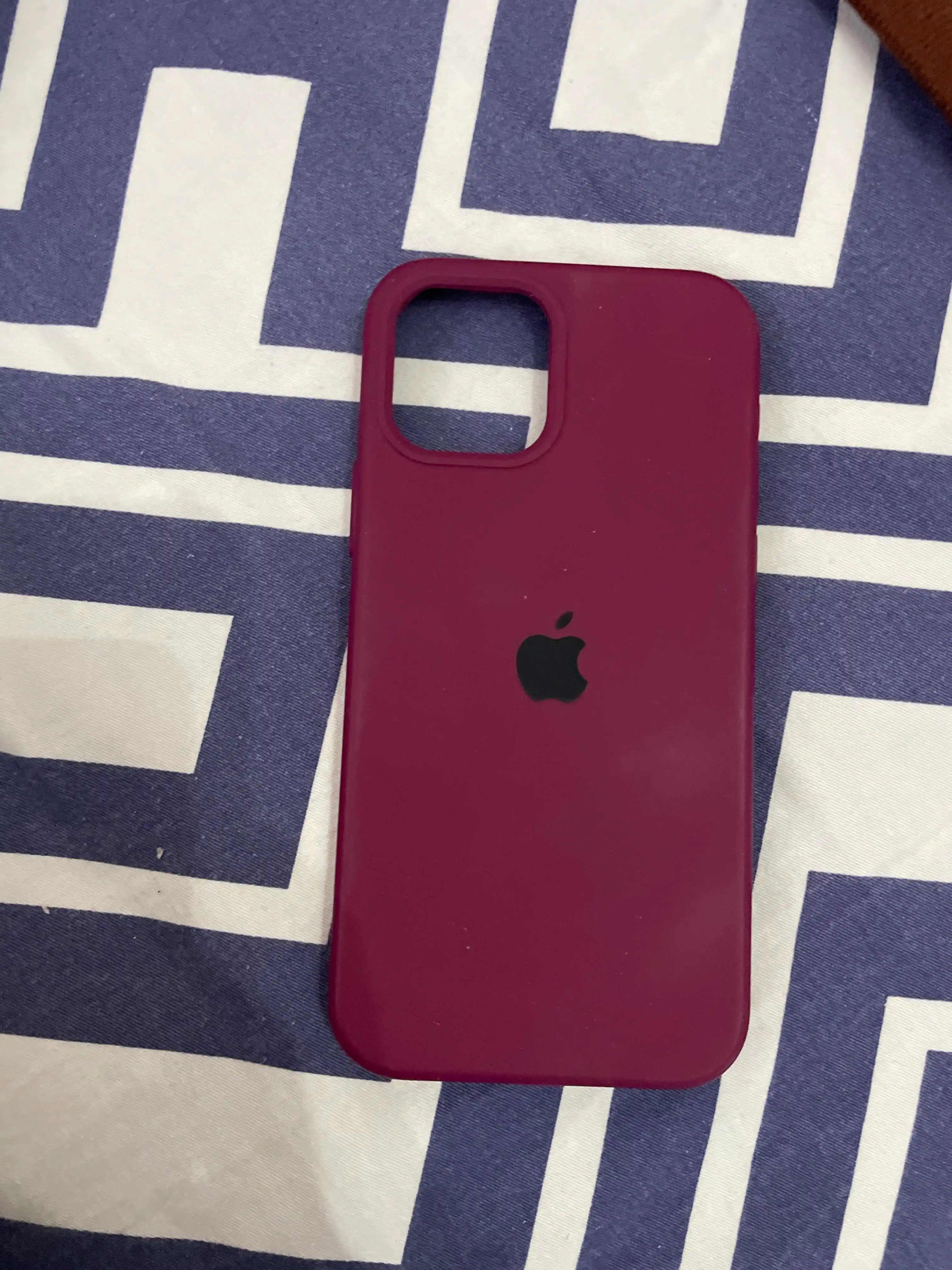 Чехол силиконовый для смартфона iPhone 12, 13, 14, 15, 16 Pro, Pro Max, с закрытым низом