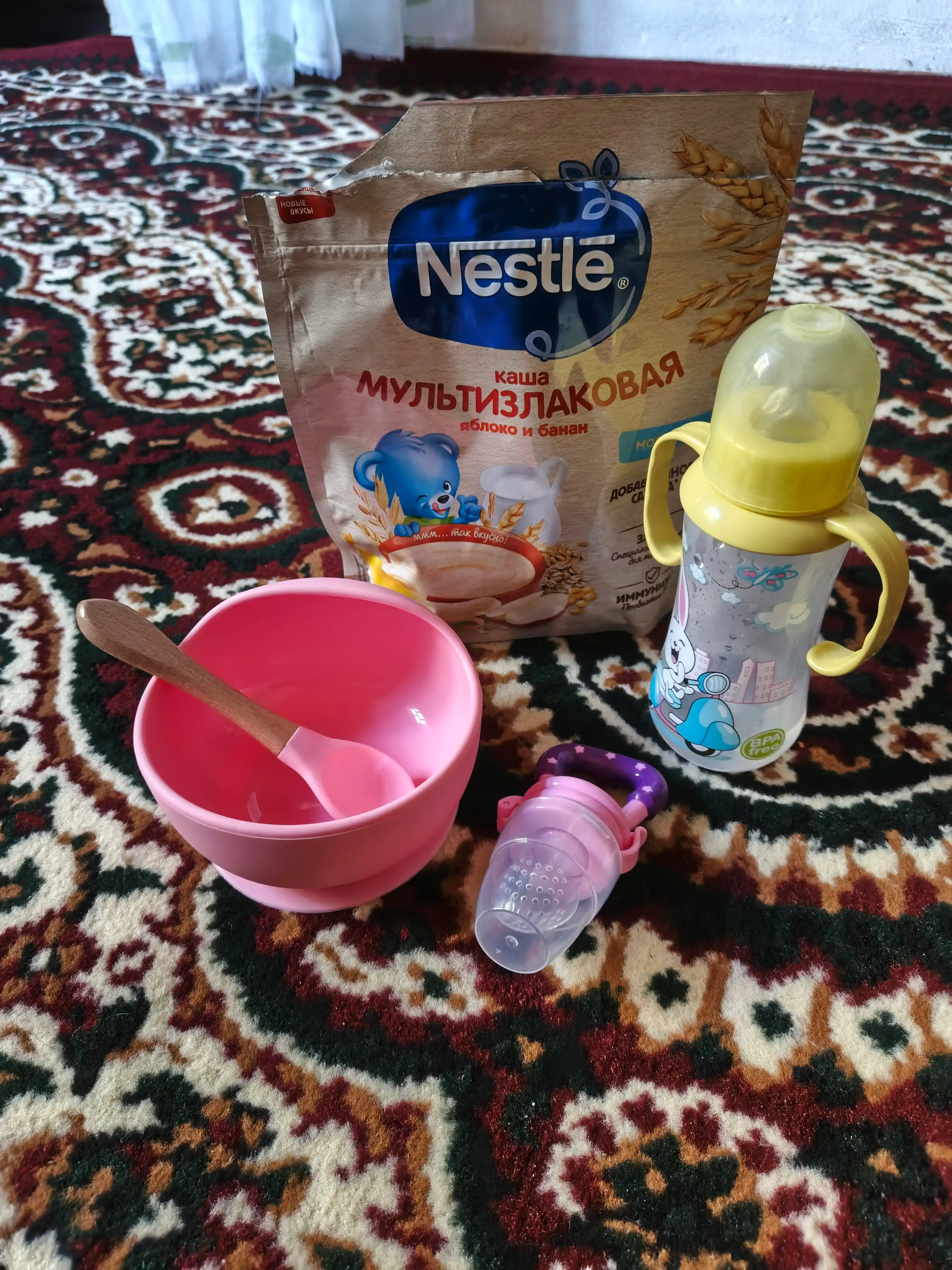 Nibler, bolalarni meva bilan o'ziqlantirish uchun so'rgich