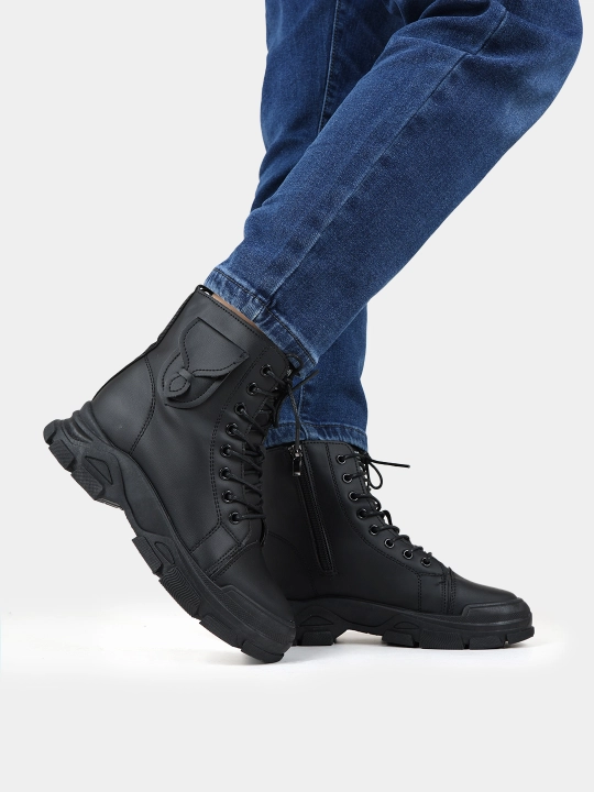 Ayollar uchun oq yuqori bo‘yli massiv botinka – casual street style