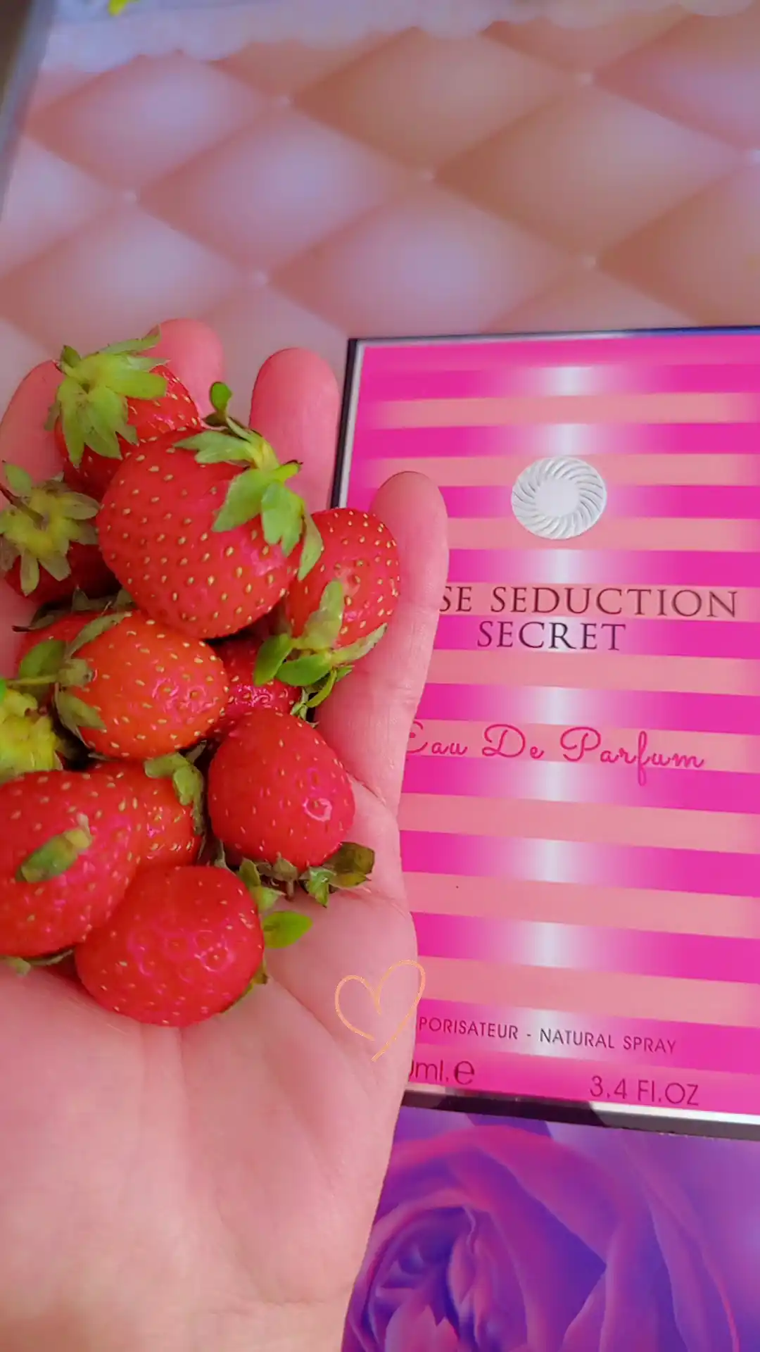 Parfyumlangan suv Rose Seduction Secret, Ayollar uchun Victoria Secret bombeshell, 100 ml