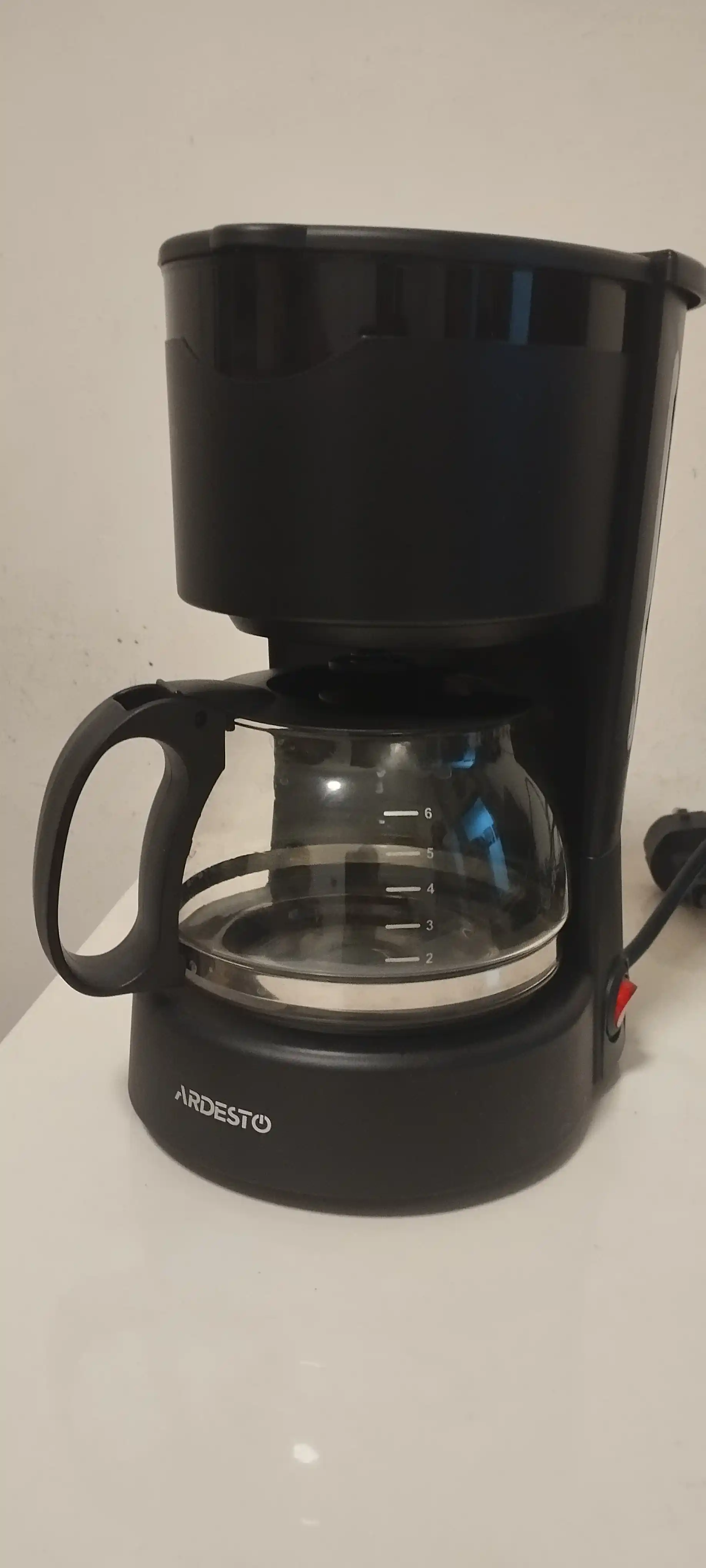 ARDESTO YCM-D060 tomchilatib qahva qaynatgich, hajmi 600 ml, tejamkor energiya sarfi 650Vt
