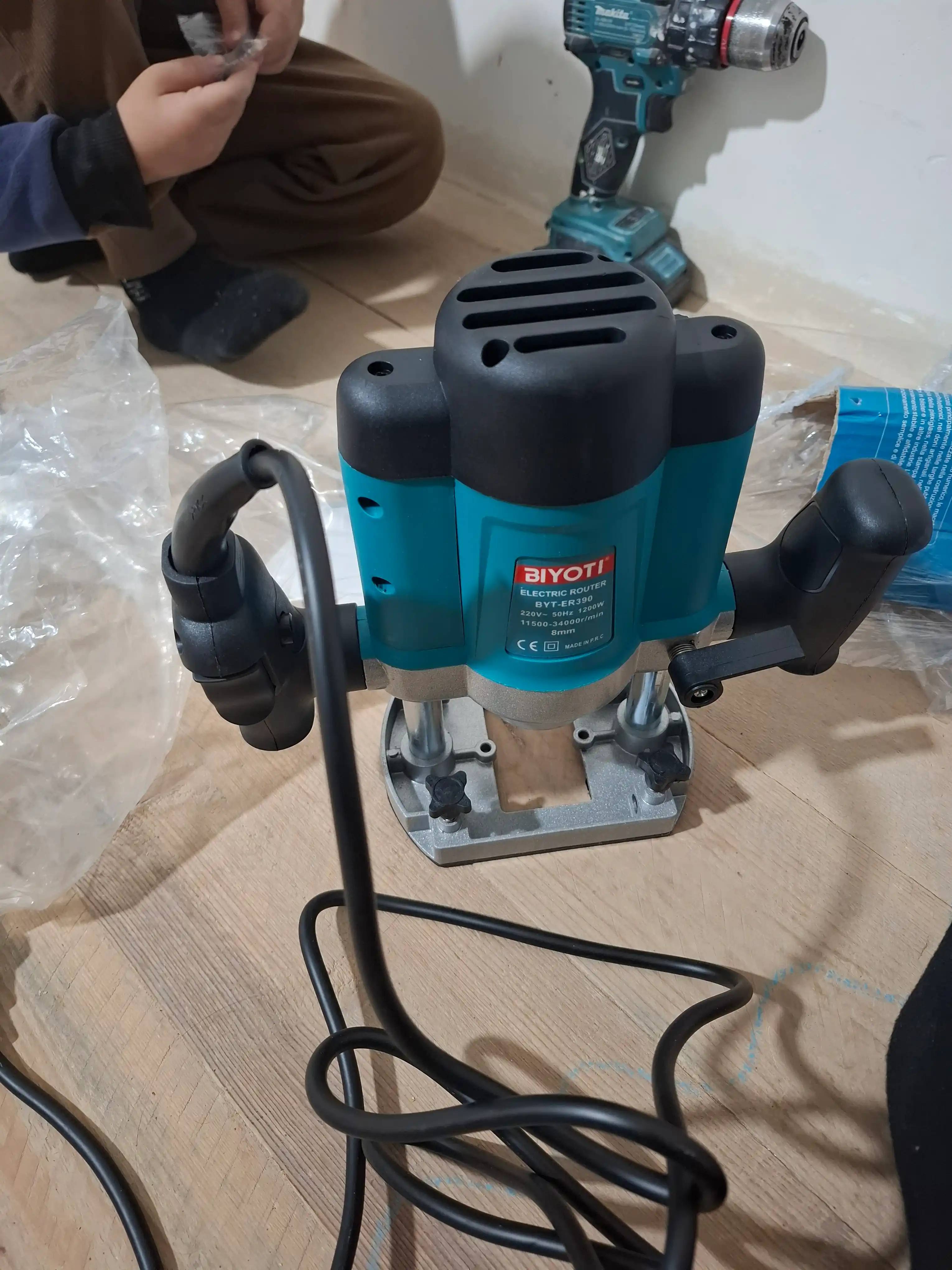 Elektr vertikal frezer Biyoti BYT-ER390 (1200 Vt, senga 8 mm, chuqurligi 60 mm)